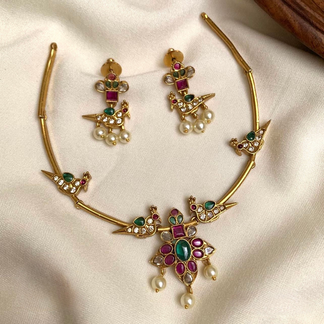 GOLD HASLI NECKLACE SET WITH PARROT PENDANT