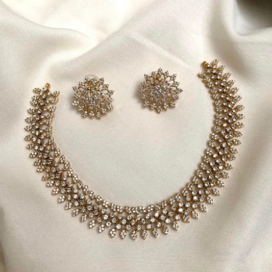 AD WHITE STONES NECKLACE WITH STAR STUDS