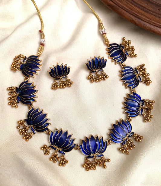 MINIMAL LOTUS NECKLACE SET IN BLUE COLOUR AND GOLD BEADS