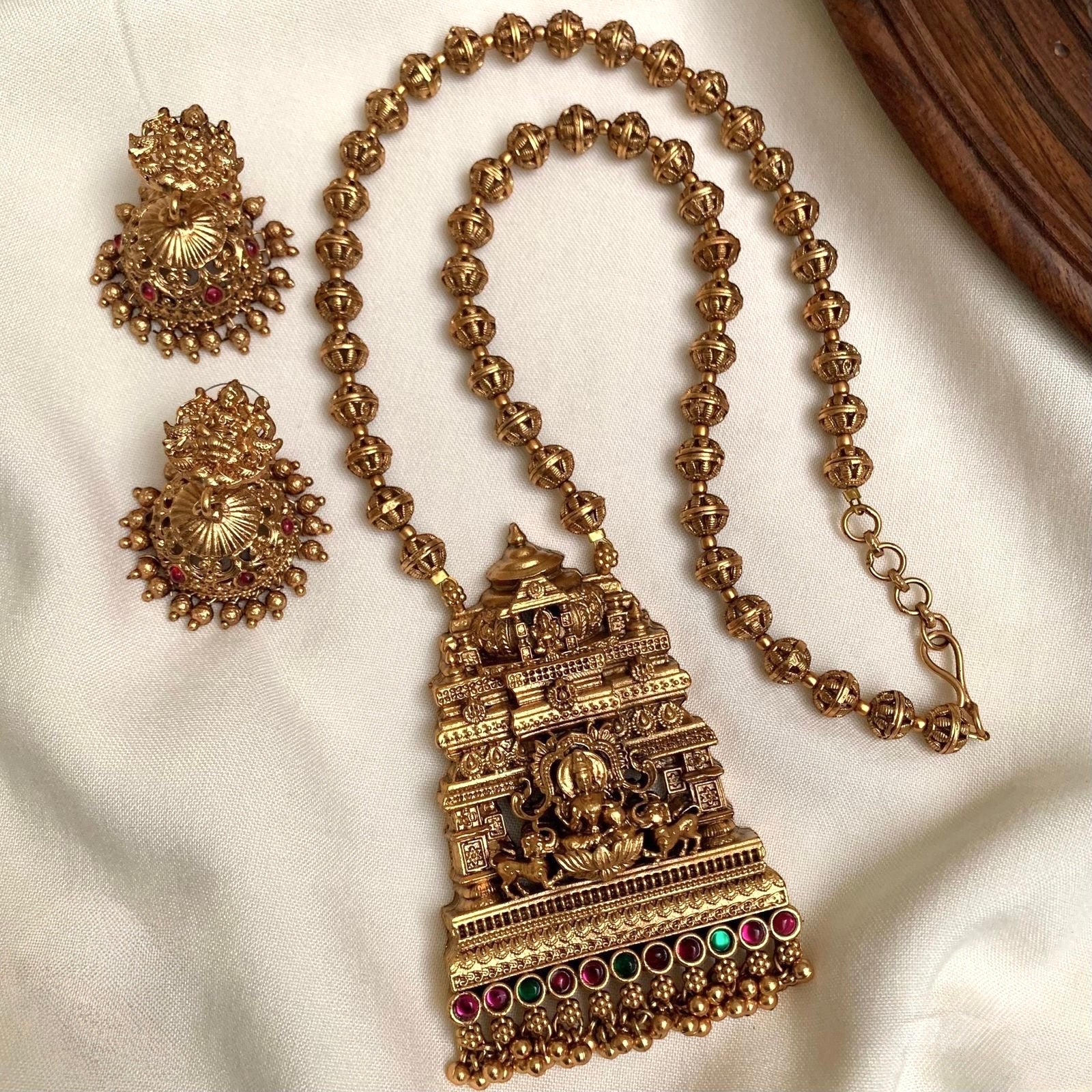 FULL GOLD BEADED MID LENGTH CHAIN SET WITH LAKSHMI PENDANT