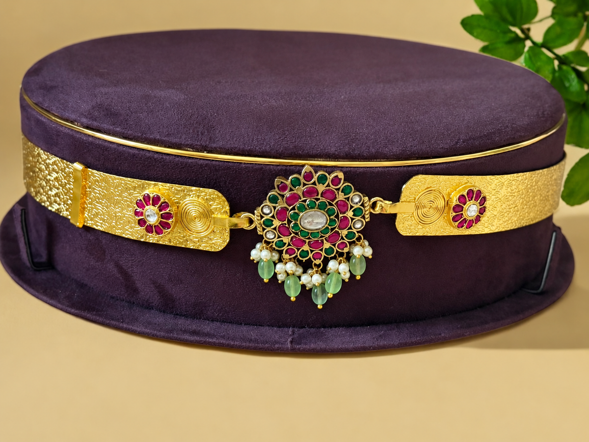 JADAU KUNDAN MANGO MOTIF BRIDAL JEWELLERY SET WITH LIGHT PASTEL GREEN BEADS