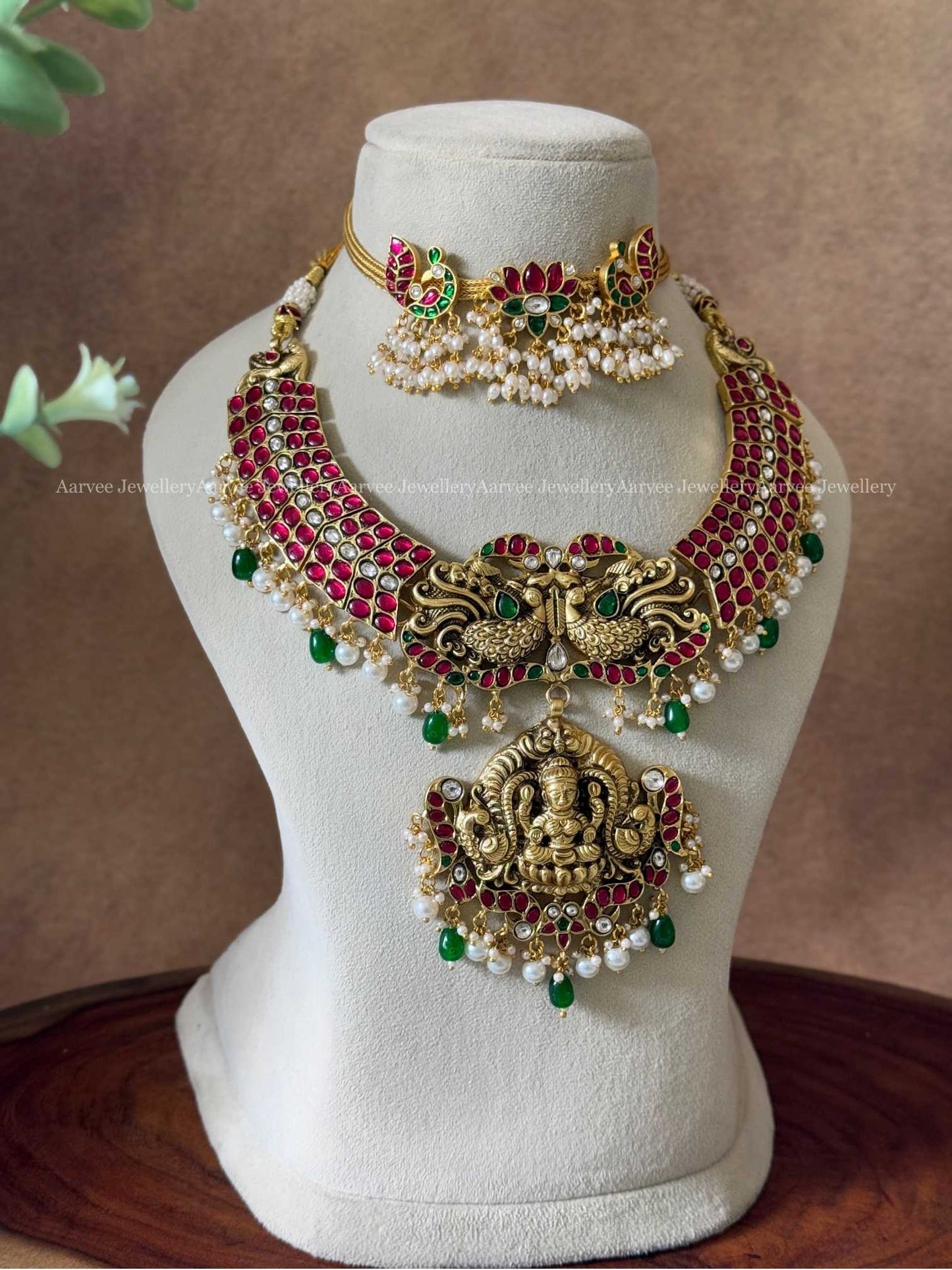 JADAU KUNDAN LOTUS ANNAM CHOKER WITH RUBY STONES KANTI NECKLACE WITH GREEN BEADS