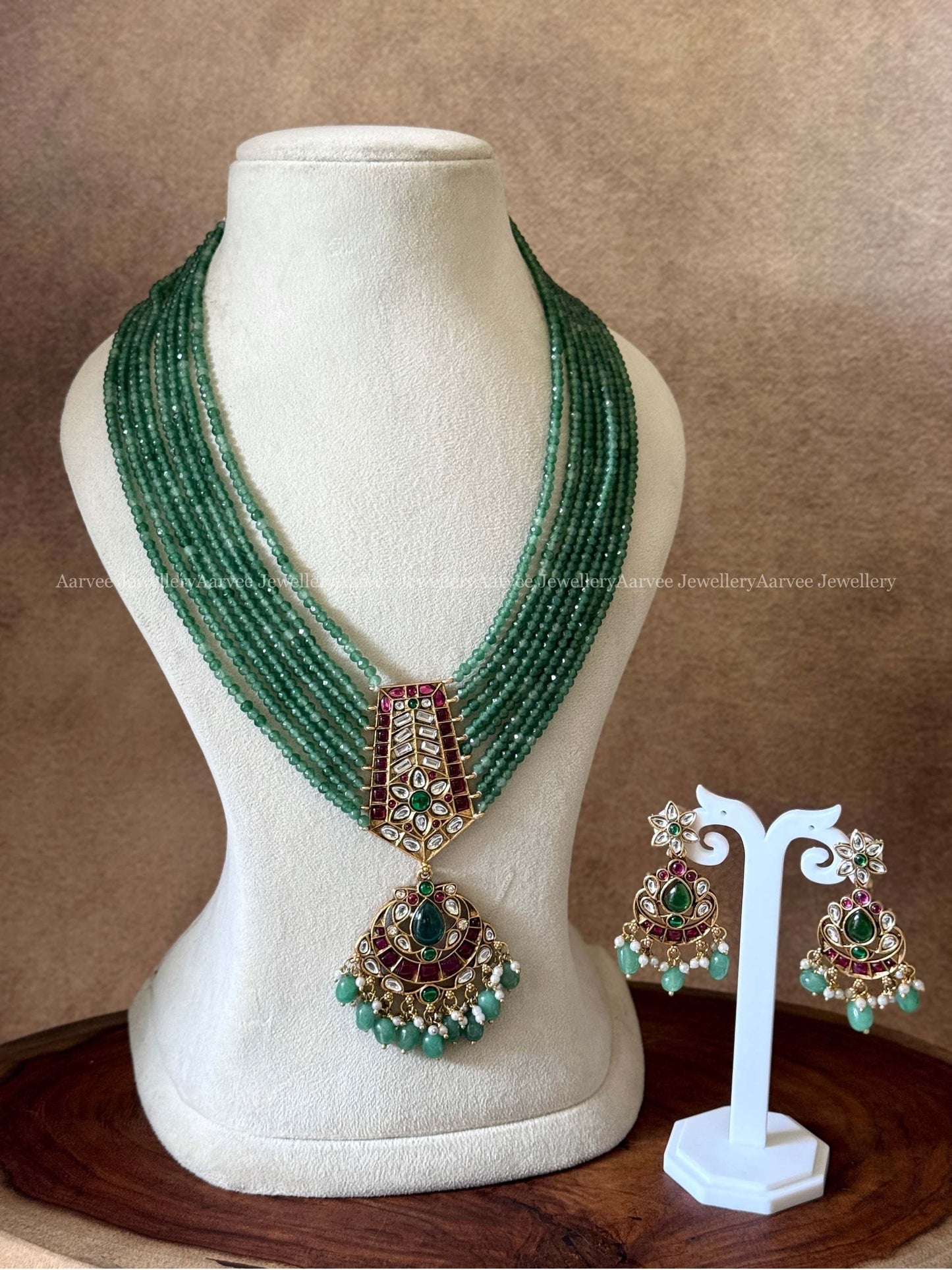 PASTEL BEADED MID LENGTH CHAIN SET WITH KEMP PENDANT