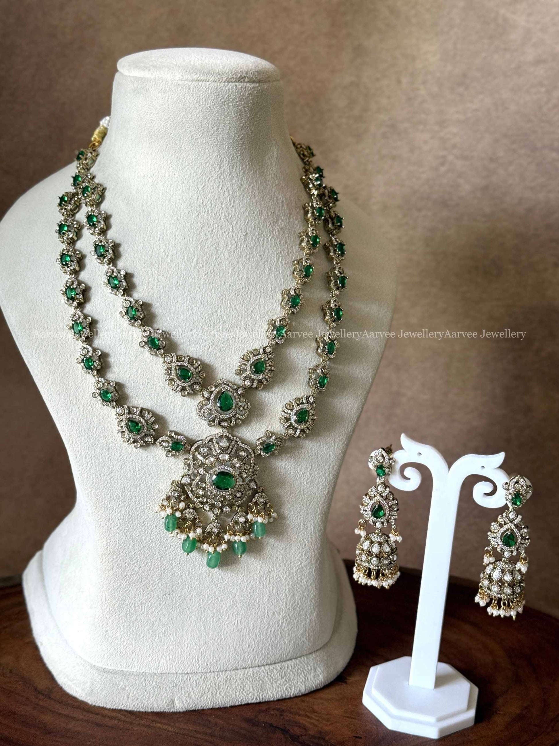 VICTORIAN GREEN STONE TWO LAYER NECKLACE SET WITH PASTEL BEADS
