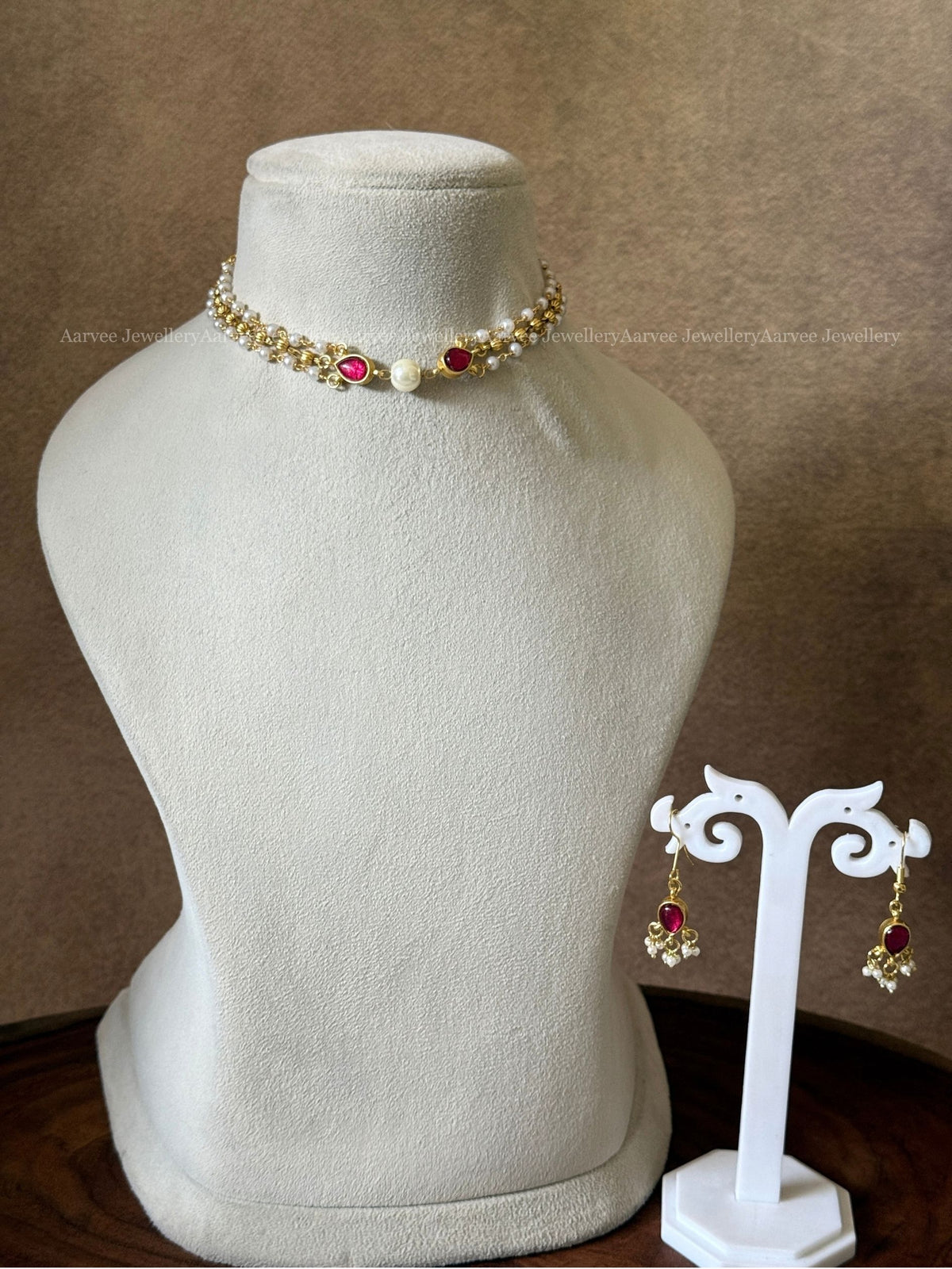 MINIMAL JADAU KUNDAN PEARL CHOKER SET WITH PINK STONE