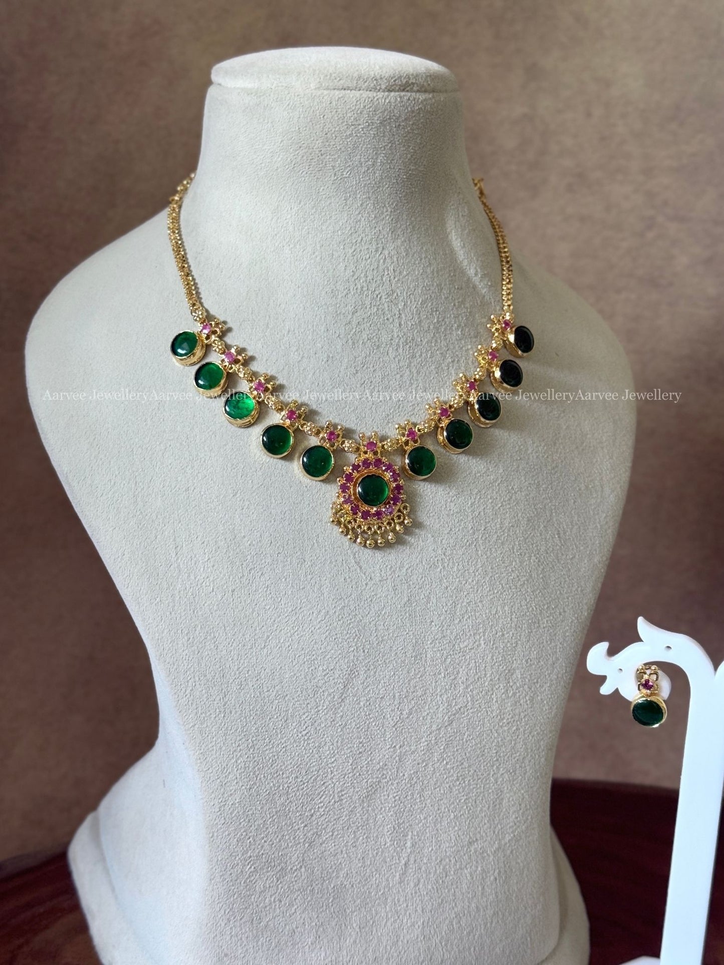 CLEARANCE - GREEN STONE NECKLACE SET
