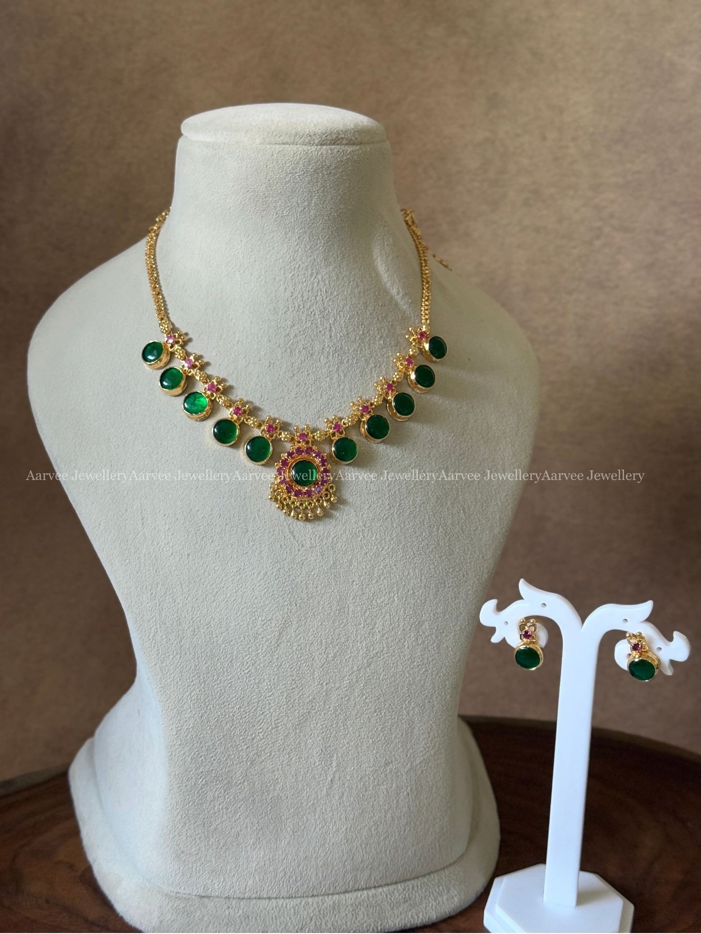 CLEARANCE - GREEN STONE NECKLACE SET