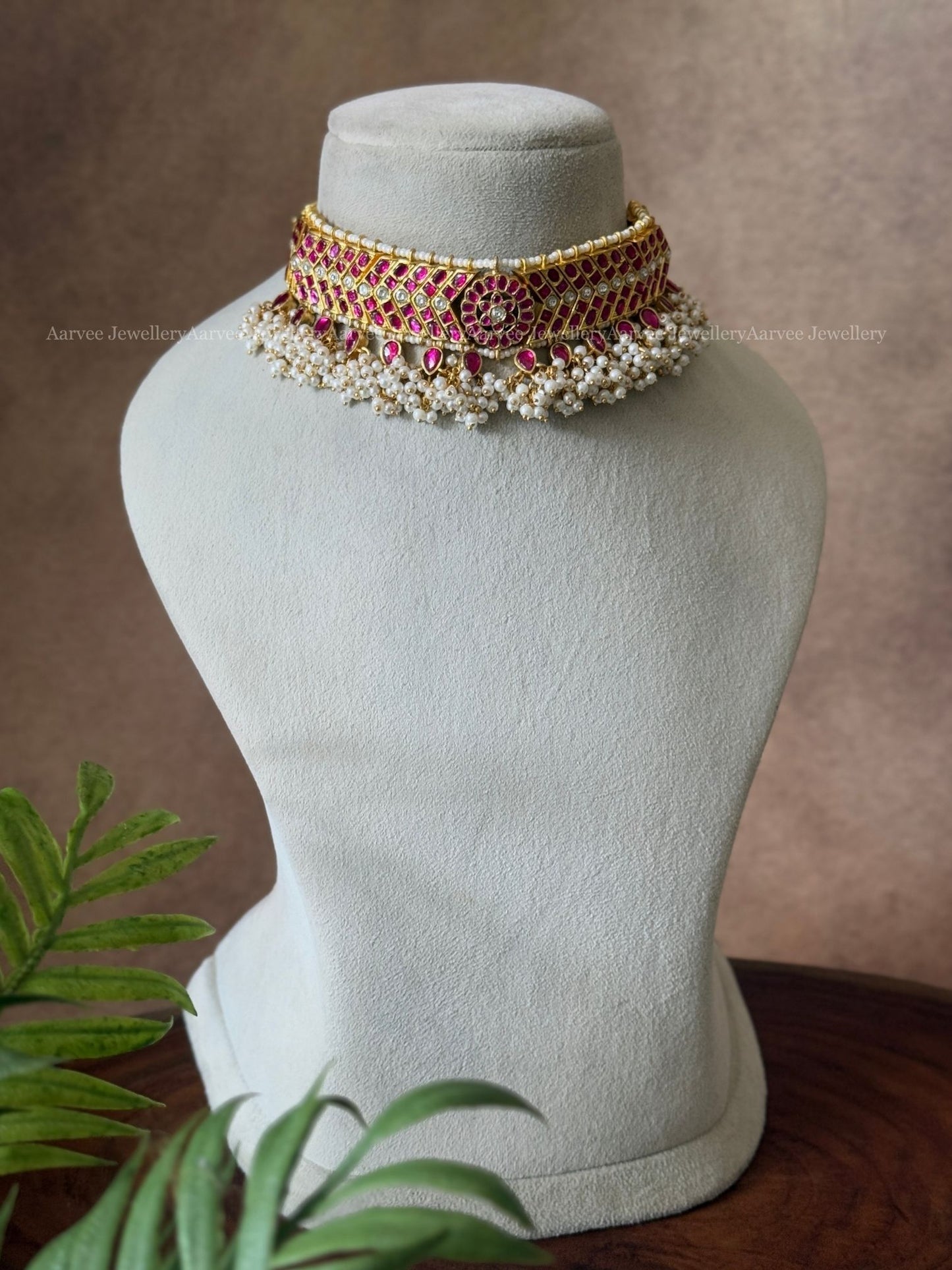 JADAU KUNDAN REVERSIBLE 2 IN 1 CHOKER WITH RUBY / WHITE STONES AND PEARL BEADS