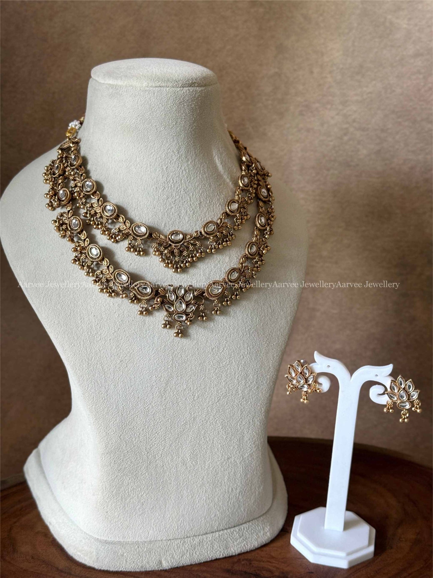 TWO LAYER WHITE STONES FLORAL NECKLACE SET