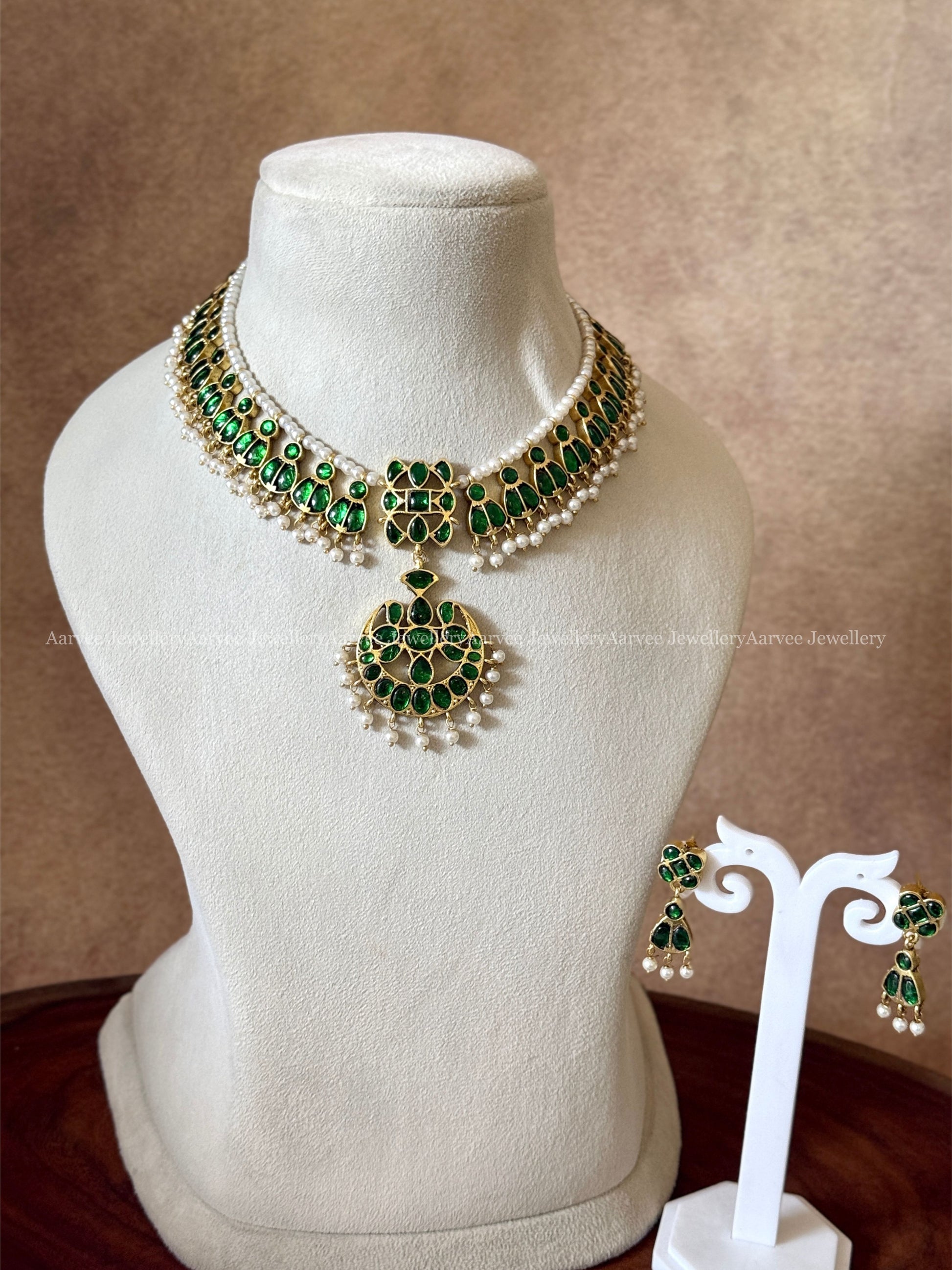 ELEGANT GREEN COLOR JADAU KUNDAN NECKLACE SET