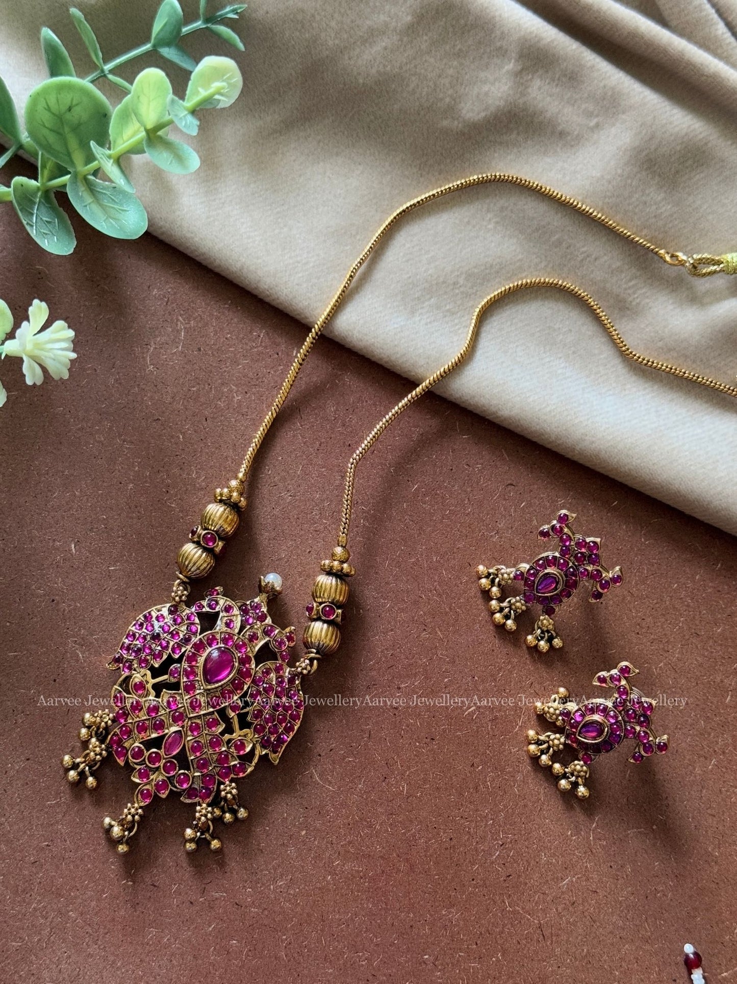 GOLD CHAIN SET WITH RUBY STONE GANDA BERUNDA PENDANT
