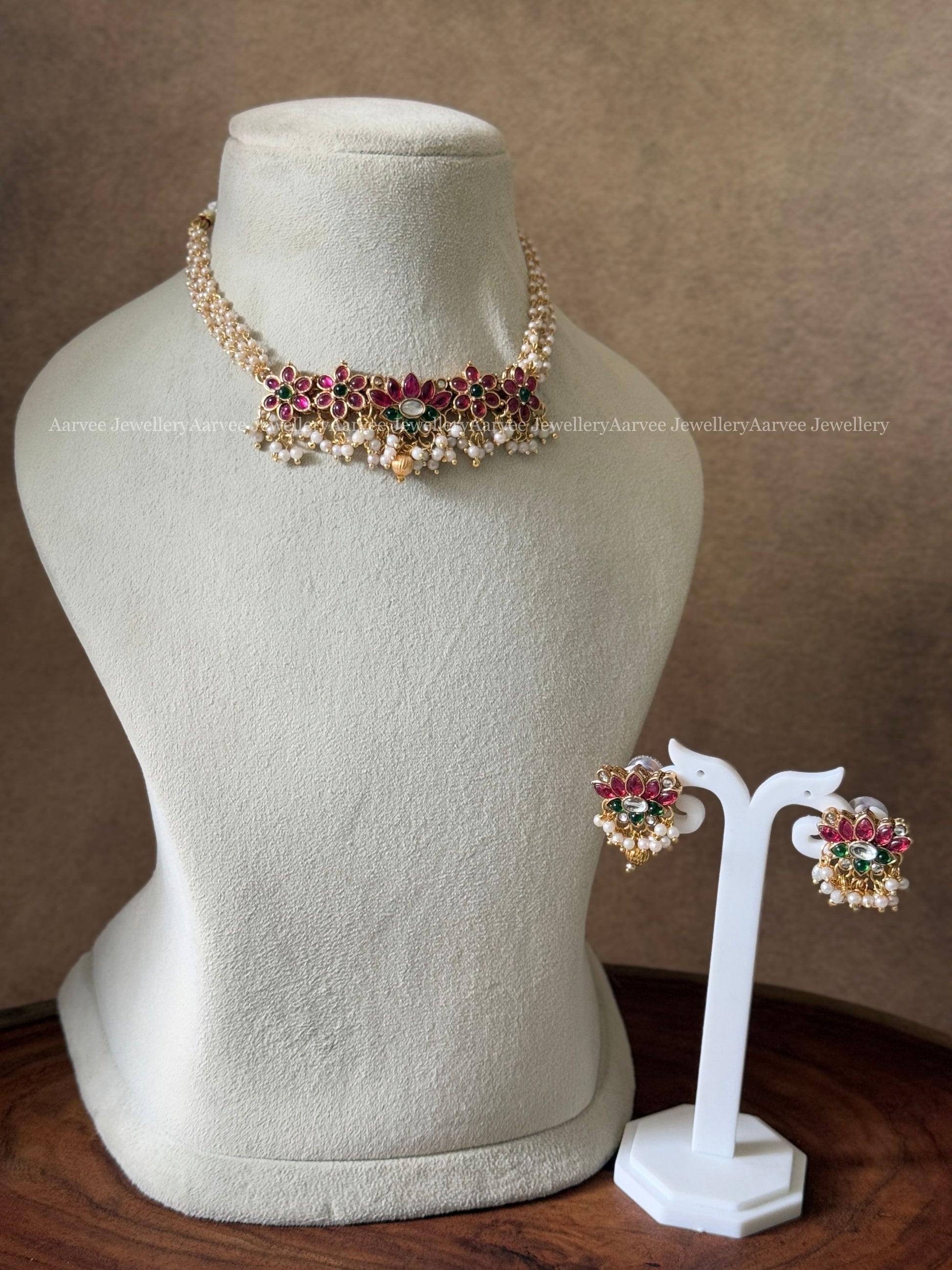 PEARL CHOKER SET WITH LOTUS PENDANT
