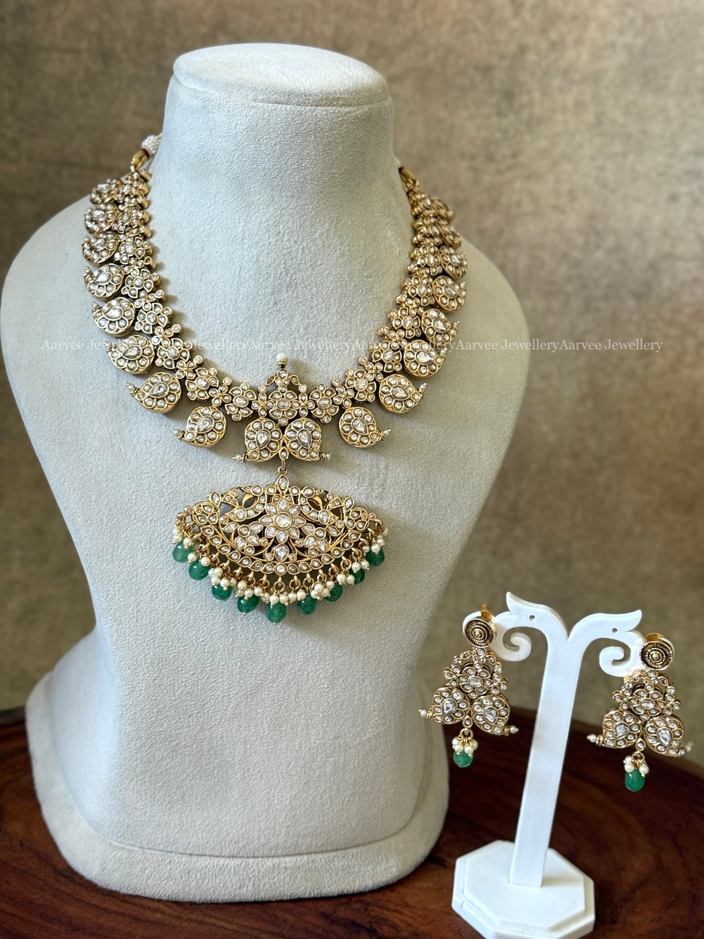 REVERSIBLE 2 IN 1 RUBY / WHITE KEMP STONES NECKLACE SET WITH PASTEL BEADS