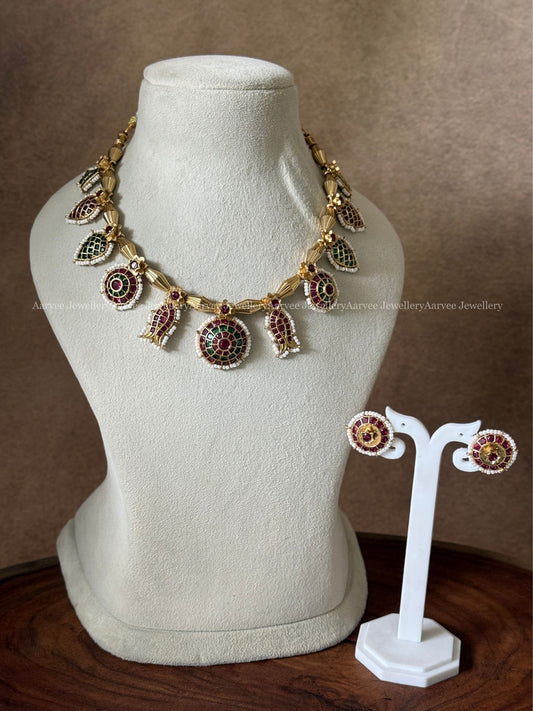 GOLD BEAD NECKLACE SET WITH KEMP FLORAL AND FISH MOTIFS