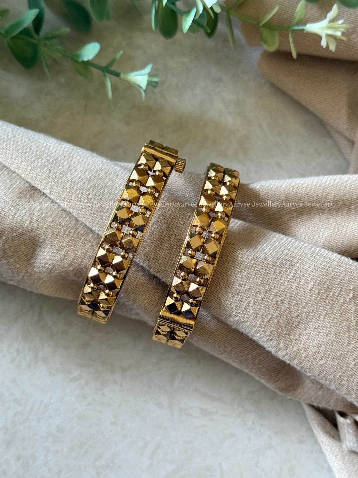 PREMIUM ANTIQUE GOLD BANGLES