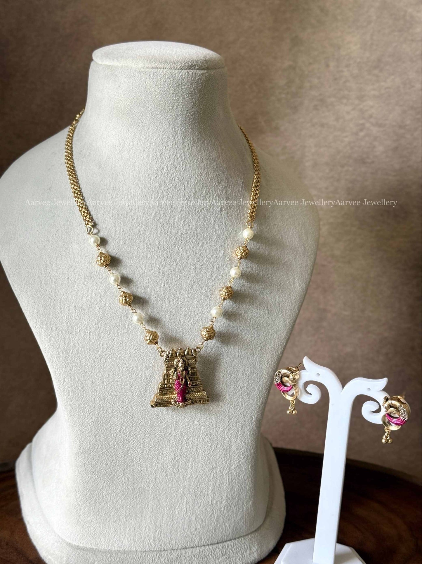 PEARL AND GOLD BEAD SHORT CHAIN SET WITH LAKSHMI GOPURA PENDANT