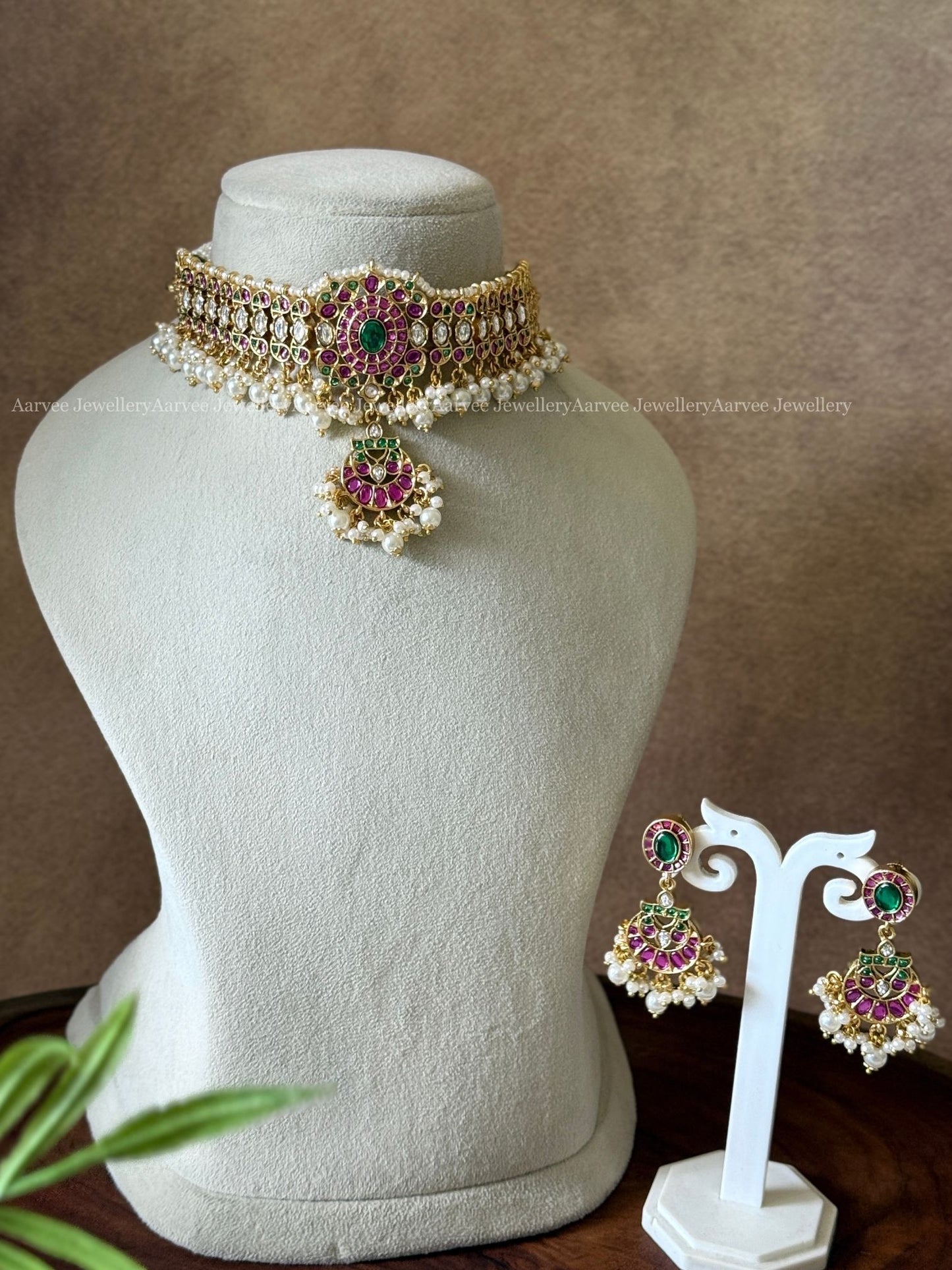 PREMIUM KEMP PINK/GREEN STONES SINGLE PENDANT CHOKER SET WITH PEARLS