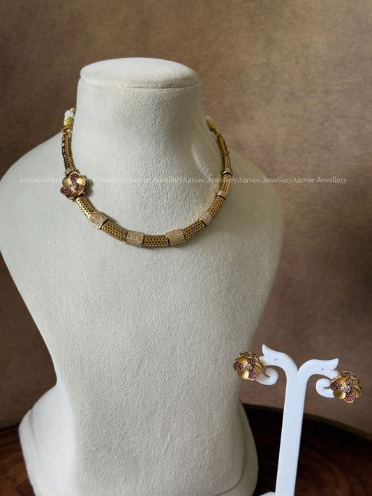CLEARANCE - GOLD TONE FLORAL NECKLACE SET