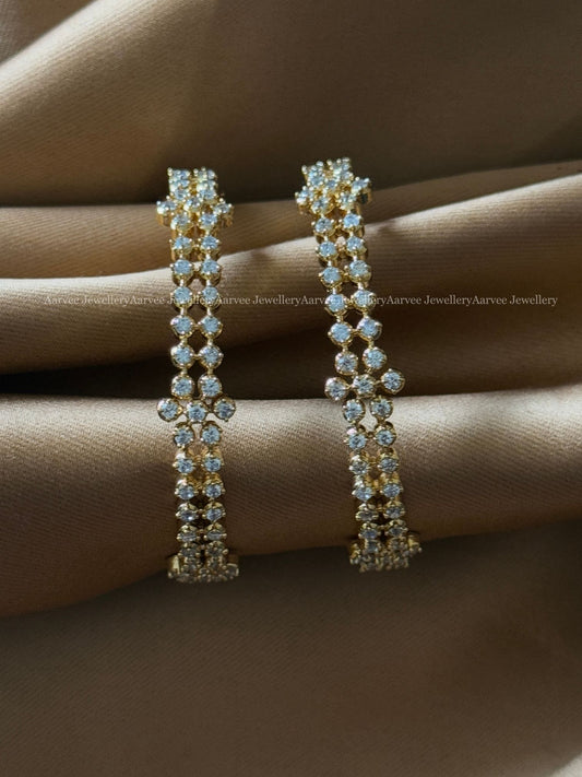 WHITE AD STONE STAR MOTIF BANGLES