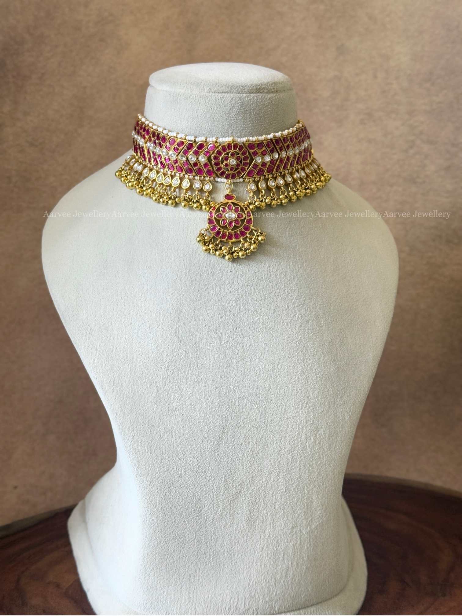 JADAU KUNDAN ADITI INSPIRED CHOKER WITH GOLD BEADS