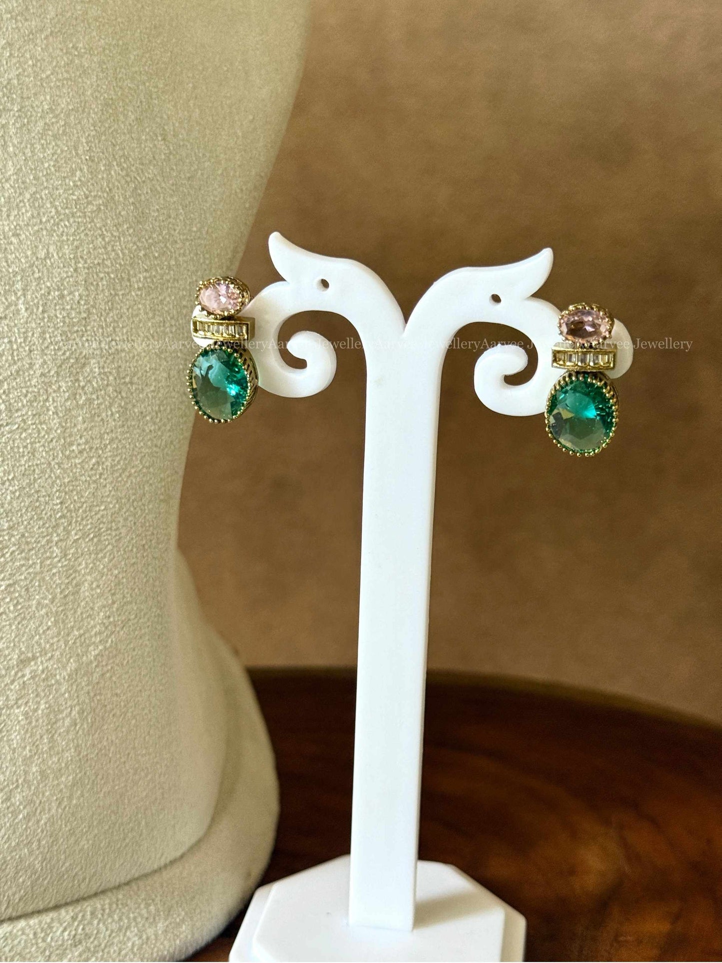 VICTORIAN PASTEL PINK / GREEN STONES NECKLACE SET