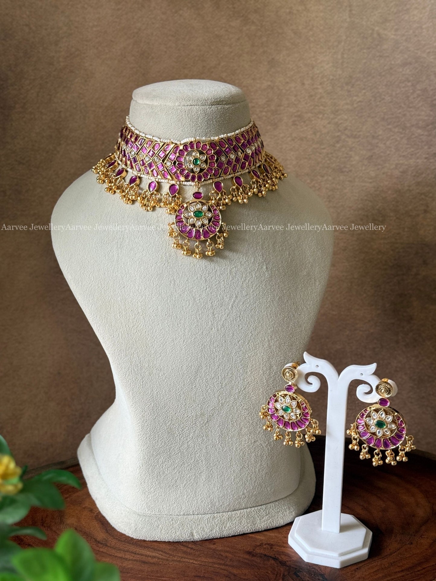 REVERSIBLE 2 IN 1 KUNDAN PINK / WHITE STONES CHOKER SET WITH GOLD BEADS