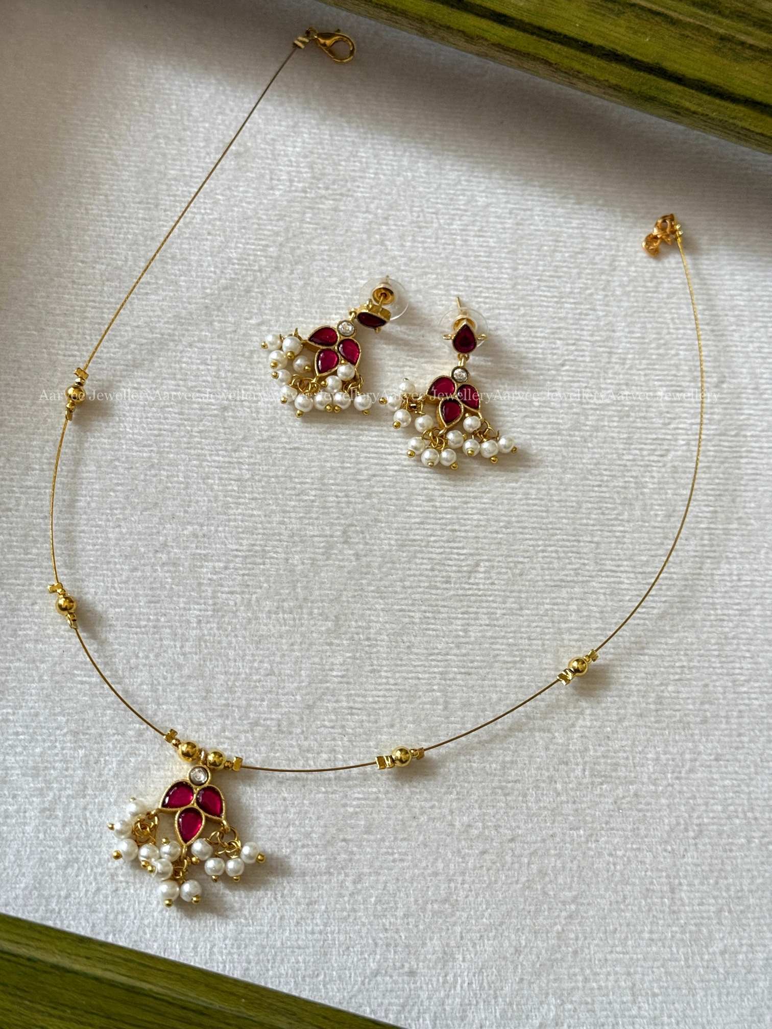 INVISIBLE JADAU PINK STONE FLORAL PENDANT NECKLACE SET