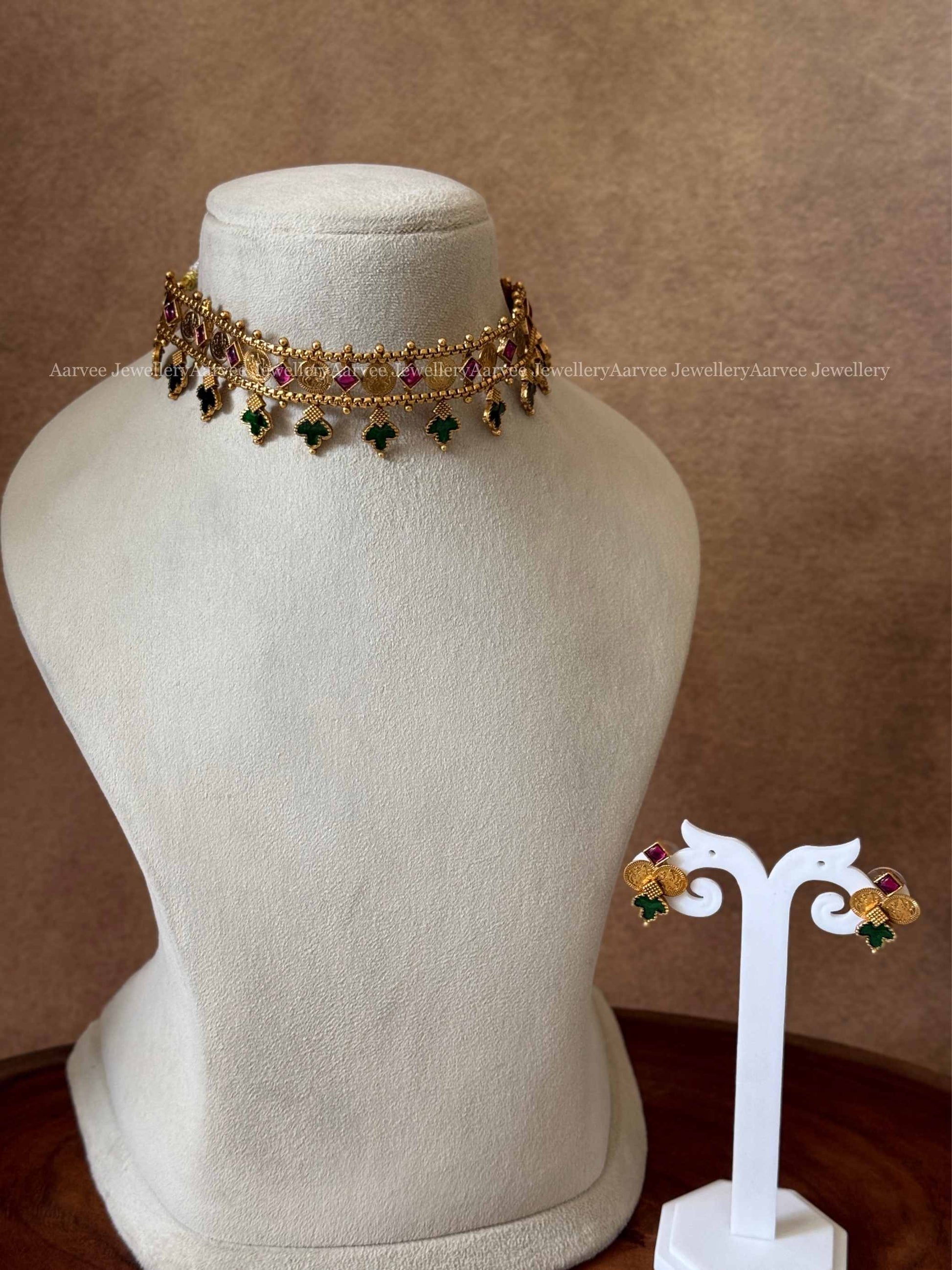 COIN CHOKER SET WITH RUBY / GREEN STONE