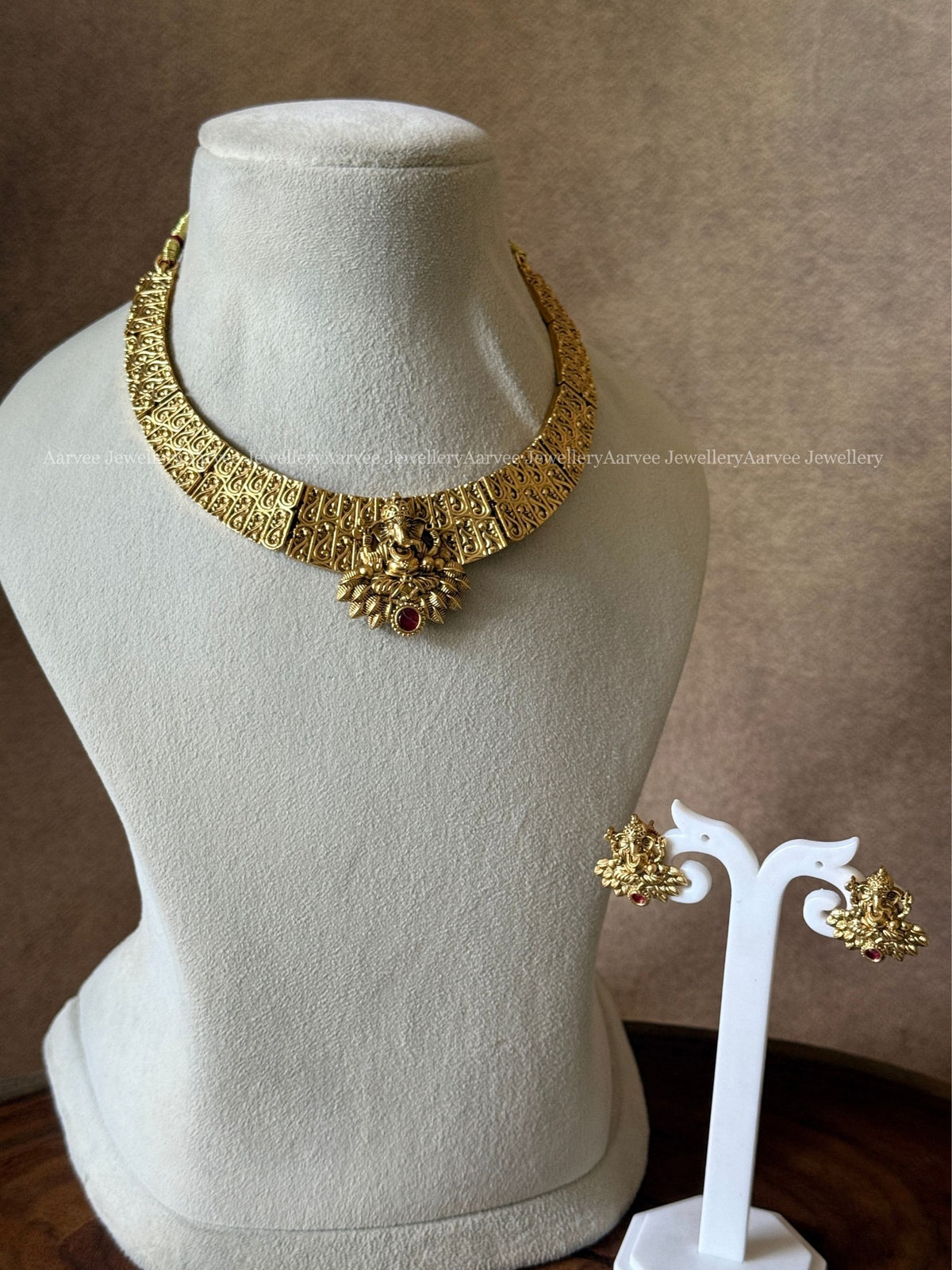 GOLD TONE HASLI NECKLACE SET WITH GANESHA PENDANT