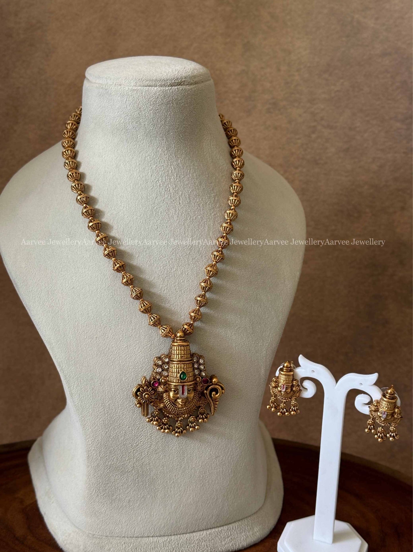 GOLD BALL BEADED MID LENGTH CHAIN SET WITH PERUMAL PENDANT IN GOLD BEADS