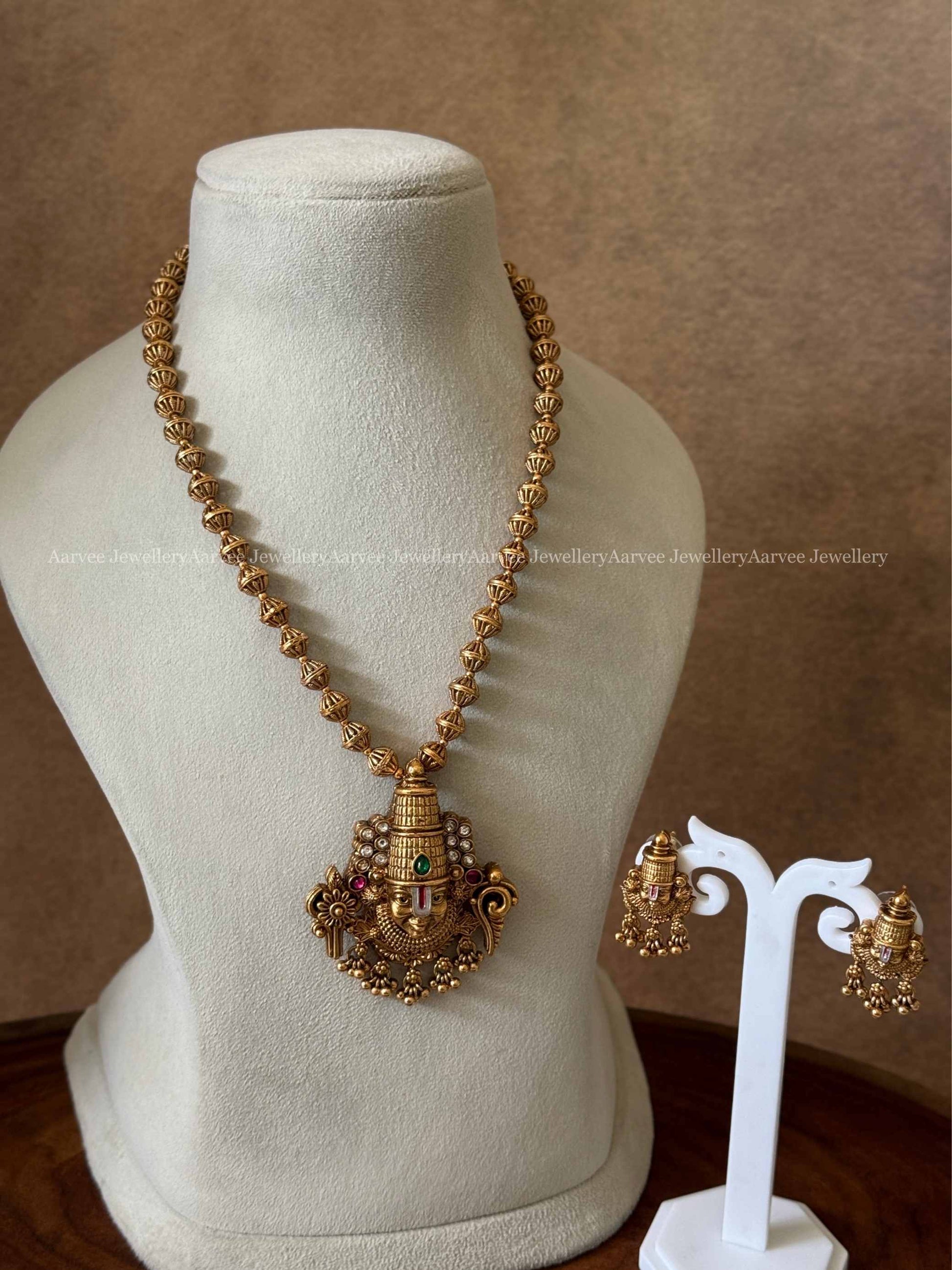 GOLD BALL BEADED MID LENGTH CHAIN SET WITH PERUMAL PENDANT IN GOLD BEADS