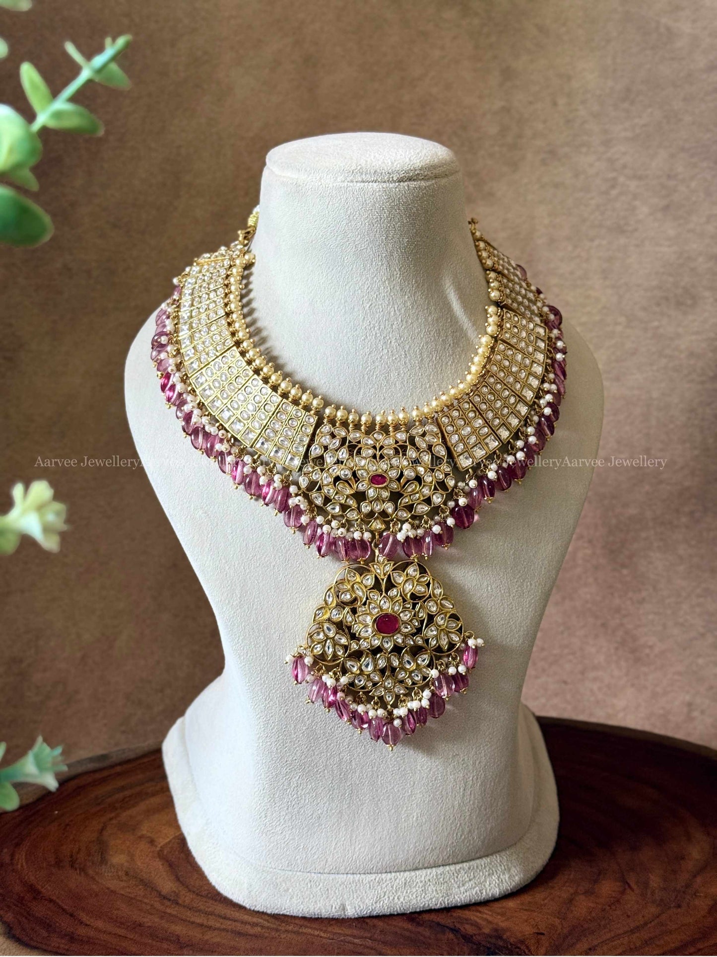 JADAU KUNDAN WHITE STONE STATEMENT NECKLACE WITH WINE BEADS