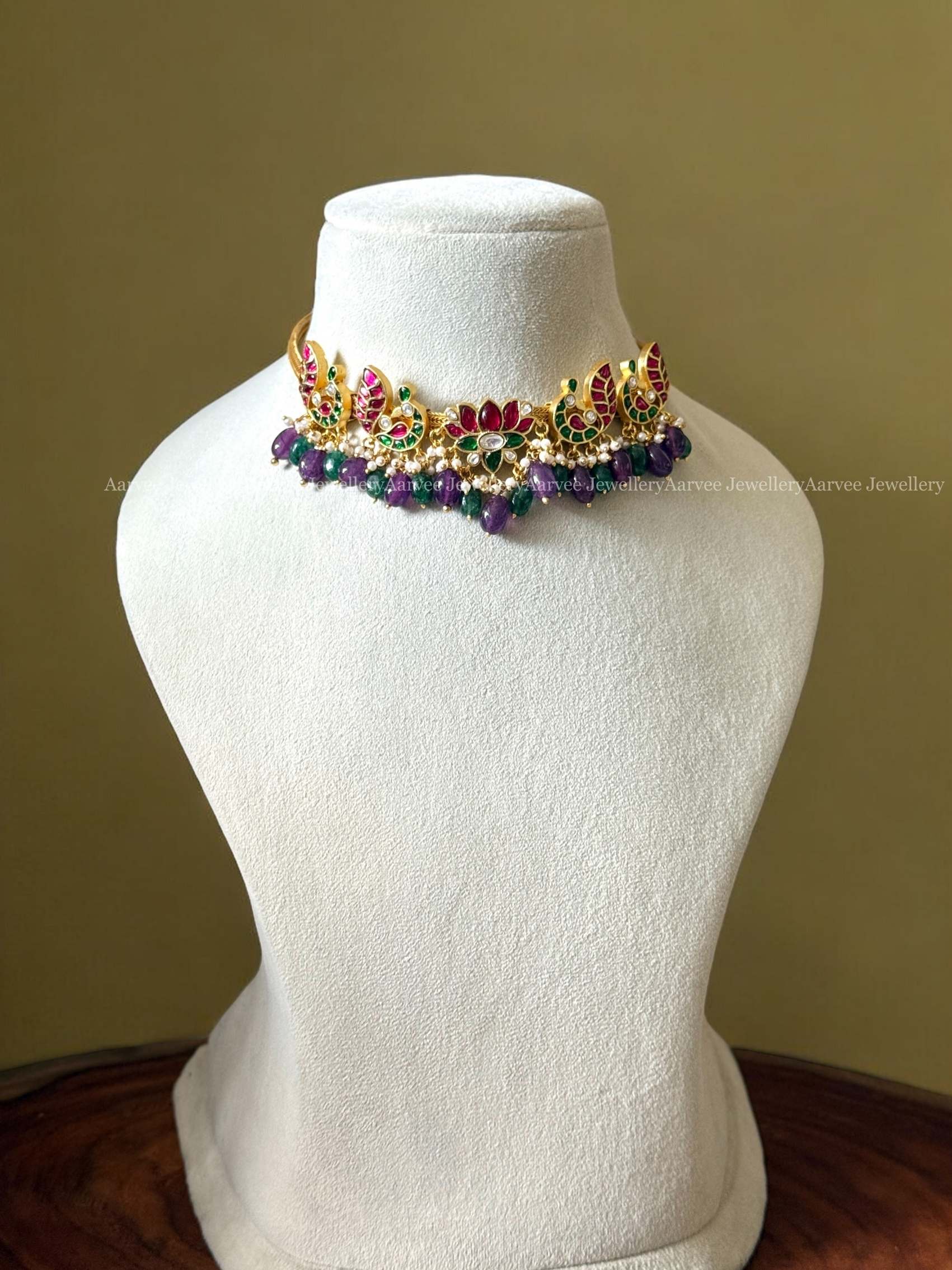 JADAU KUNDAN FIVE PENDANT ANNAM & LOTUS MOTIF NECKLACE WITH GREEN / PURPLE BEADS