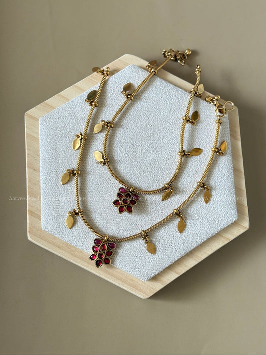 GOLD FINISH RED STONE FLORAL ELAKKATHALI ANKLET