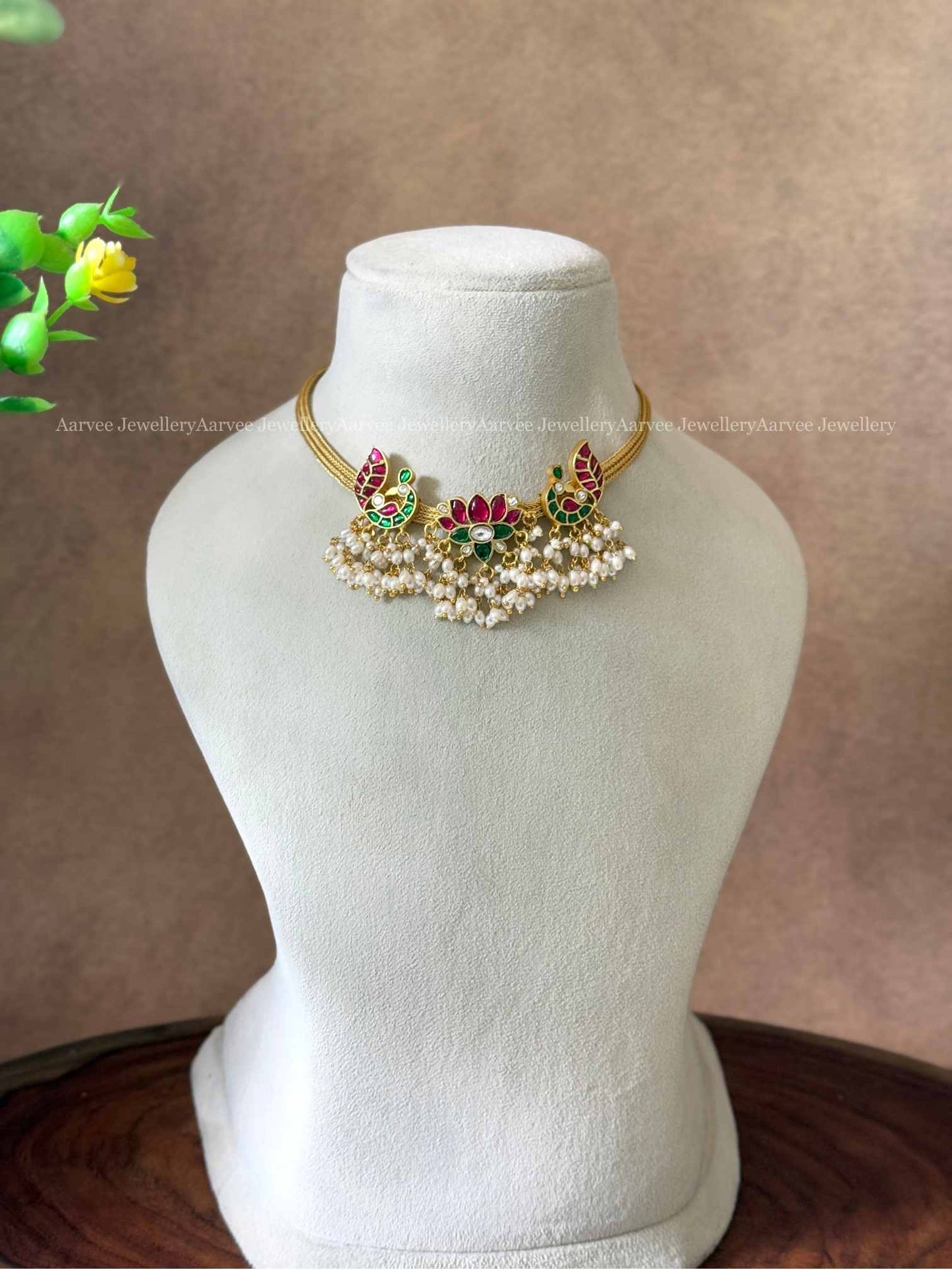 JADAU KUNDAN ANNAM & LOTUS MOTIF NECKLACE WITH PEARLS