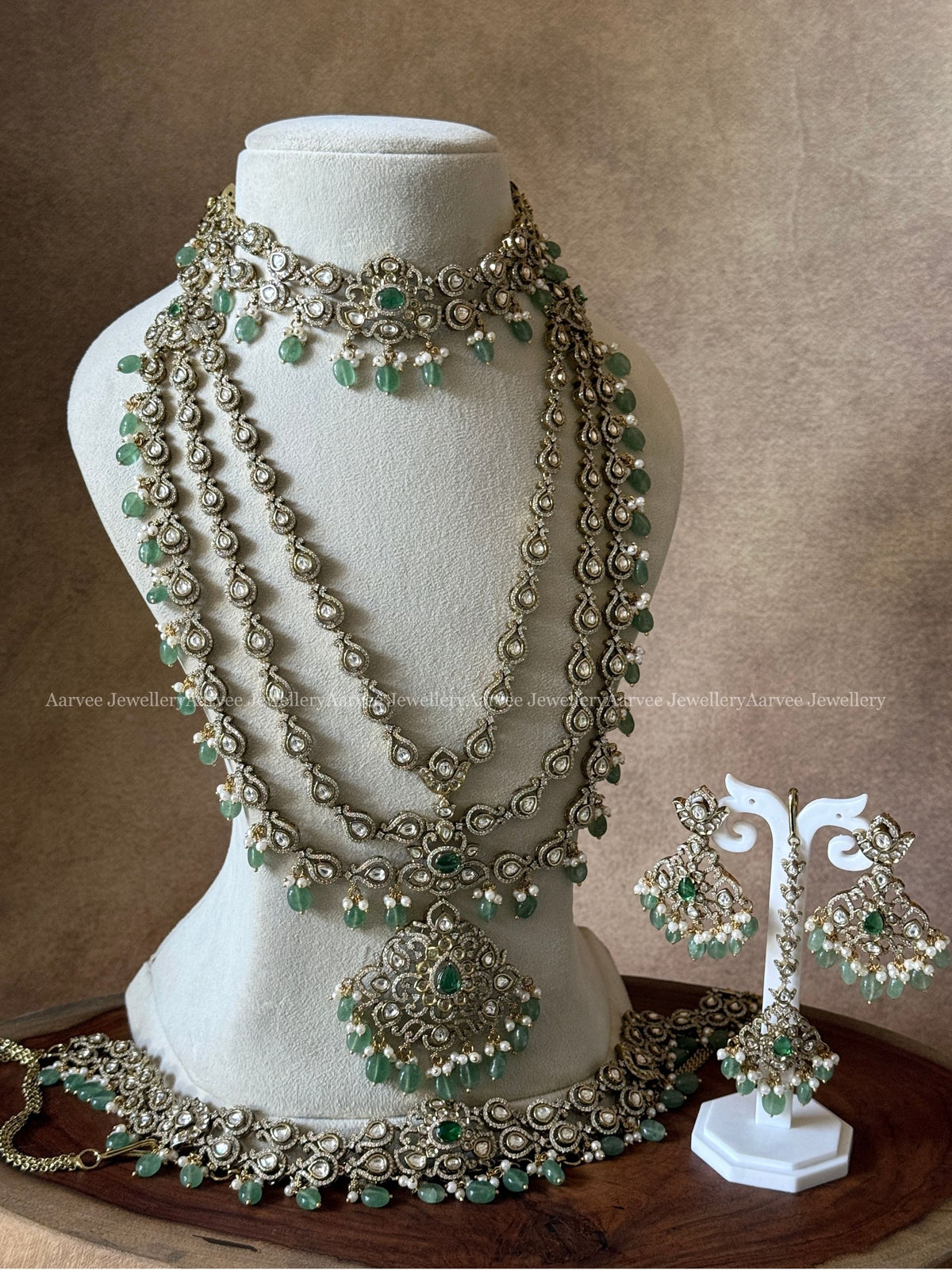 VICTORIAN BRIDAL JEWELLERY SET WITH WHITE STONES AND PASTEL BEADS