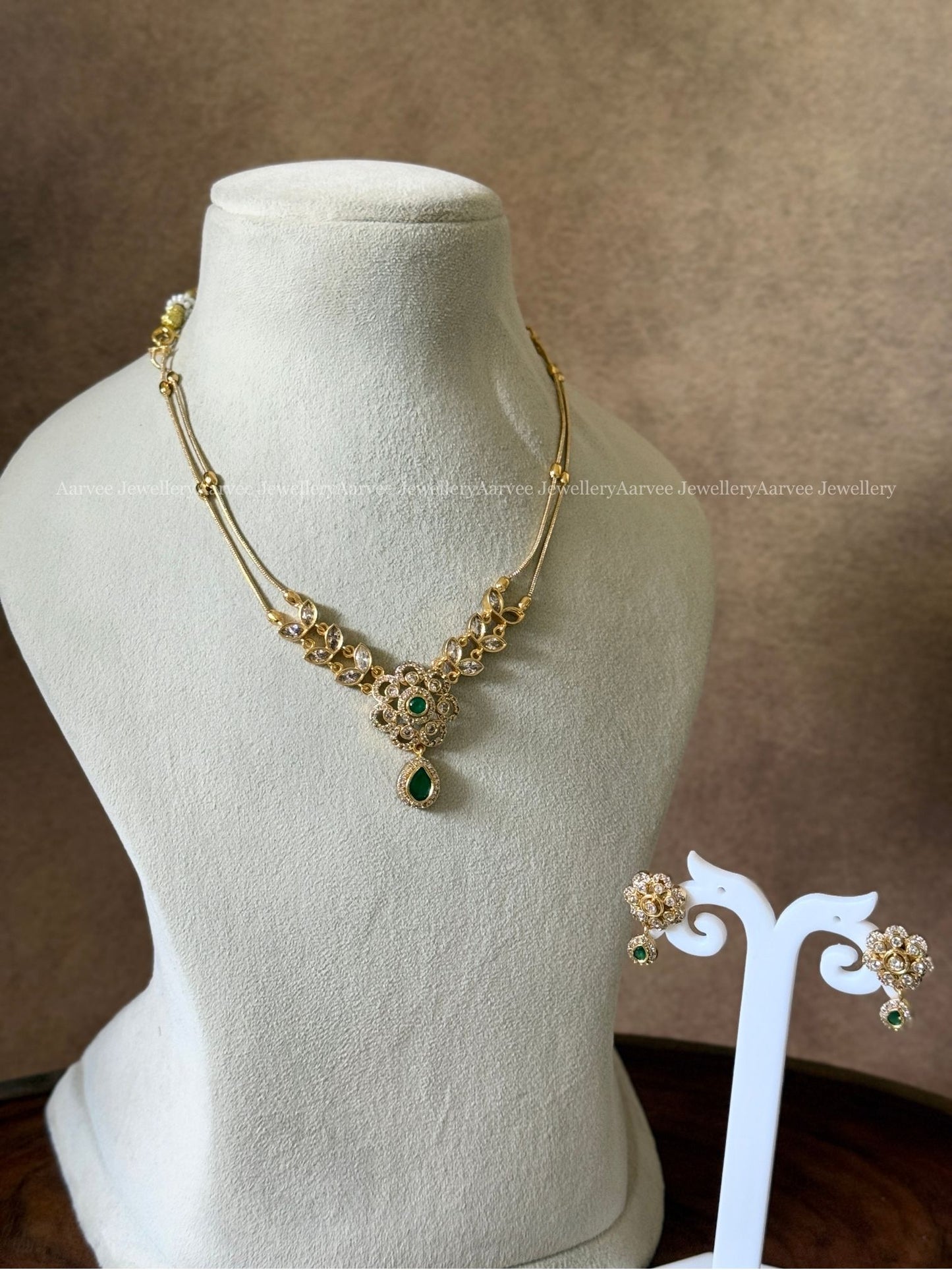 CLEARANCE - GREEN STONE FLORAL CHAIN SET