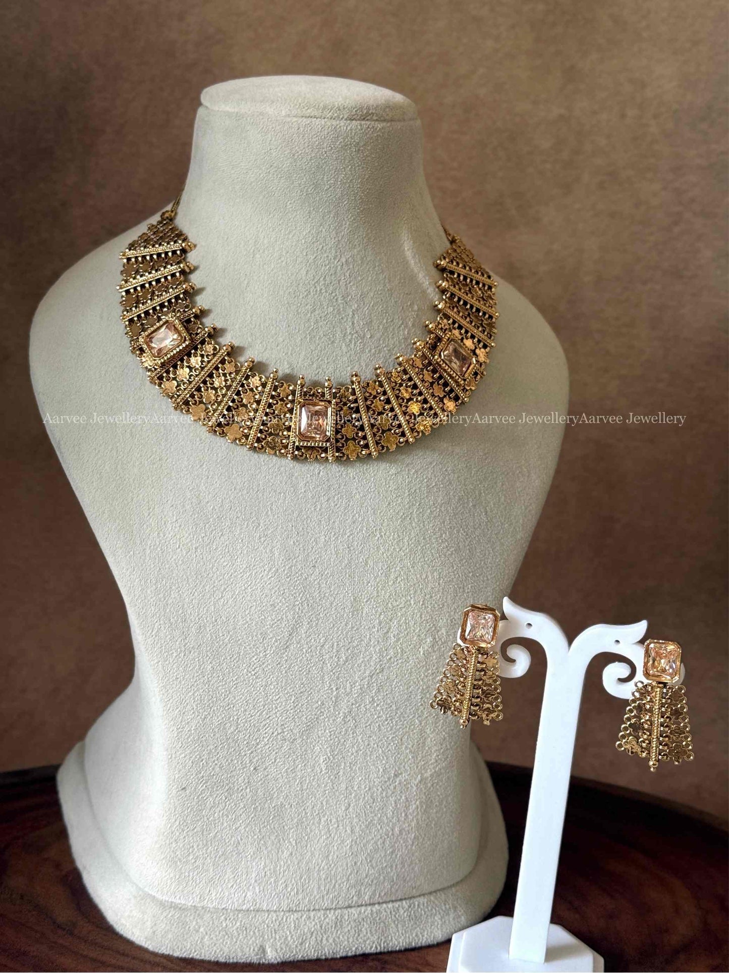 CLEARANCE - FULL GOLD MESH NECKLACE SET