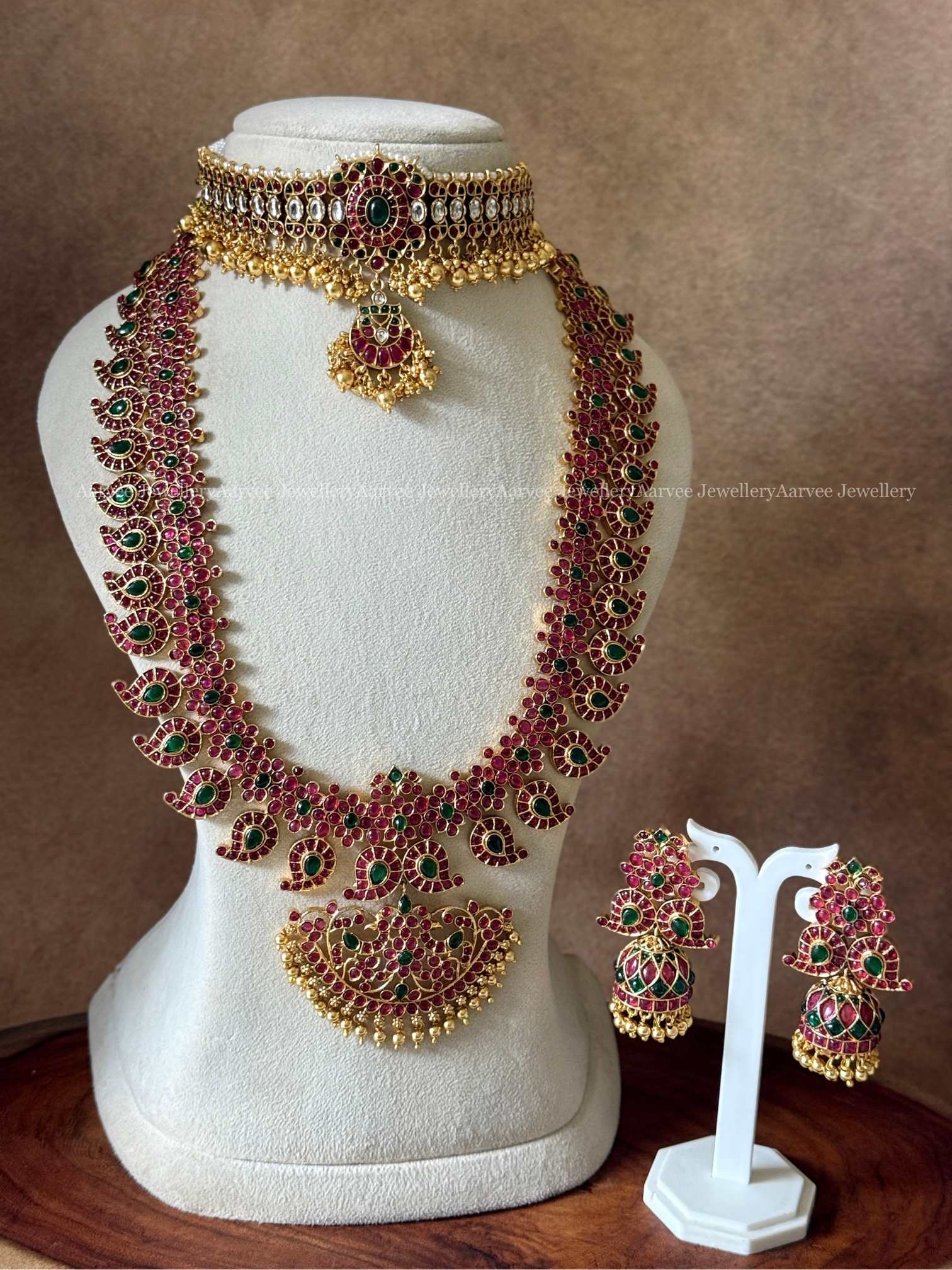 COMBO - KEMP SINGLE PENDANT CHOKER WITH A CLASSIC MANGO MOTIF HARAM SET WITH KEMP RUBY / GREEN STONES