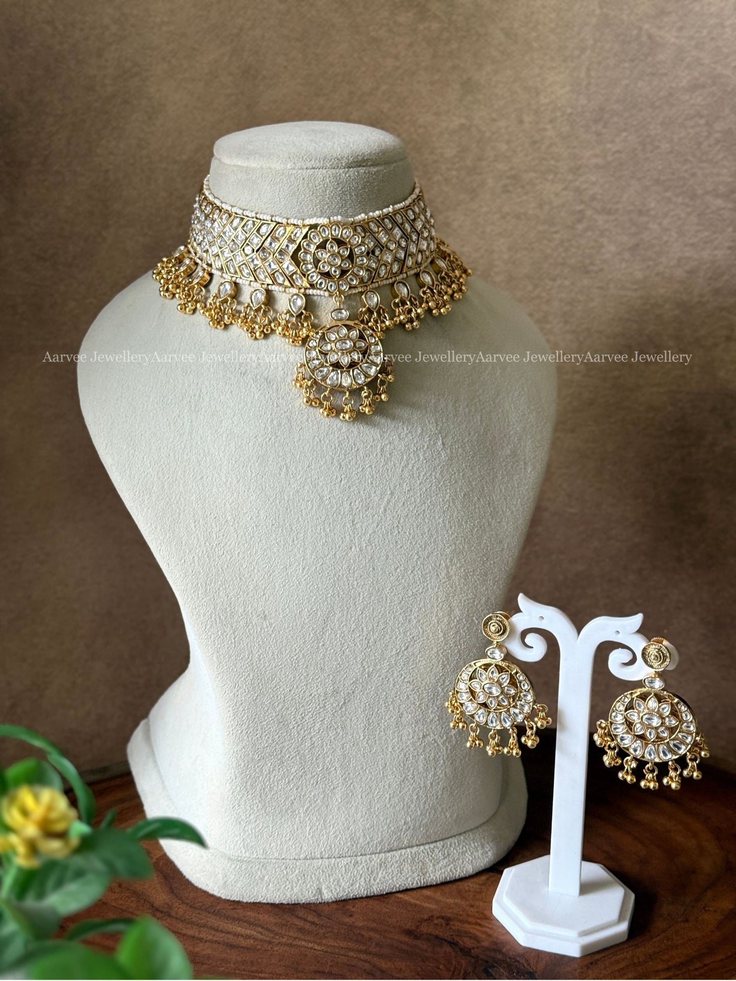 REVERSIBLE 2 IN 1 KUNDAN PINK / WHITE STONES CHOKER SET WITH GOLD BEADS