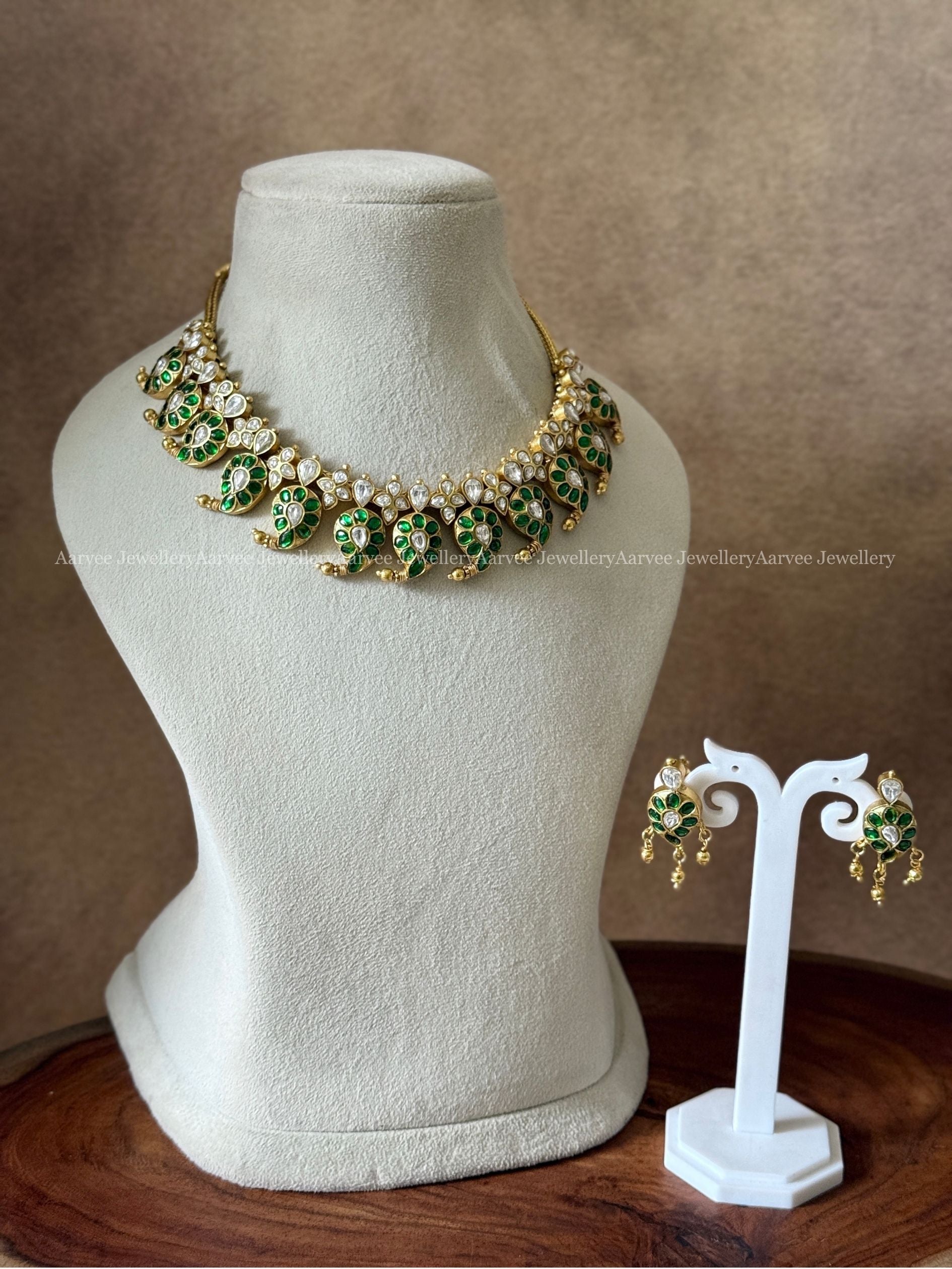 JADAU KUNDAN GREEN / WHITE COLOUR MANGO NECKLACE SET