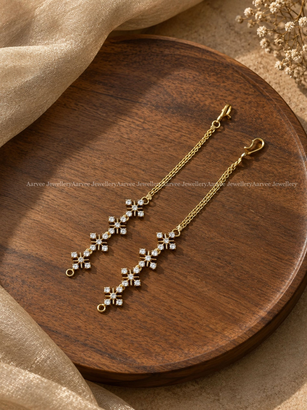 WHITE AD STONES FLORAL EAR CHAIN