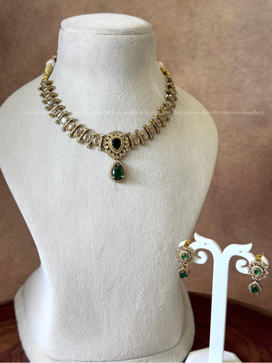 MINIMAL WHITE STONE VICTORIAN NECKLACE SET WITH GREEN TEAR DROP PENDANT