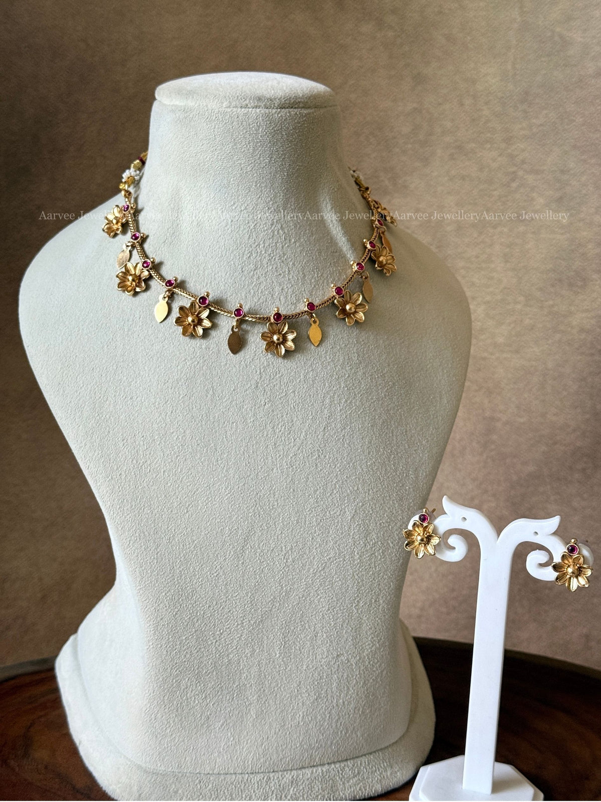 GOLD CHAIN NECKLACE SET WITH RUBY STONE FLORAL & LEAF DESIGN