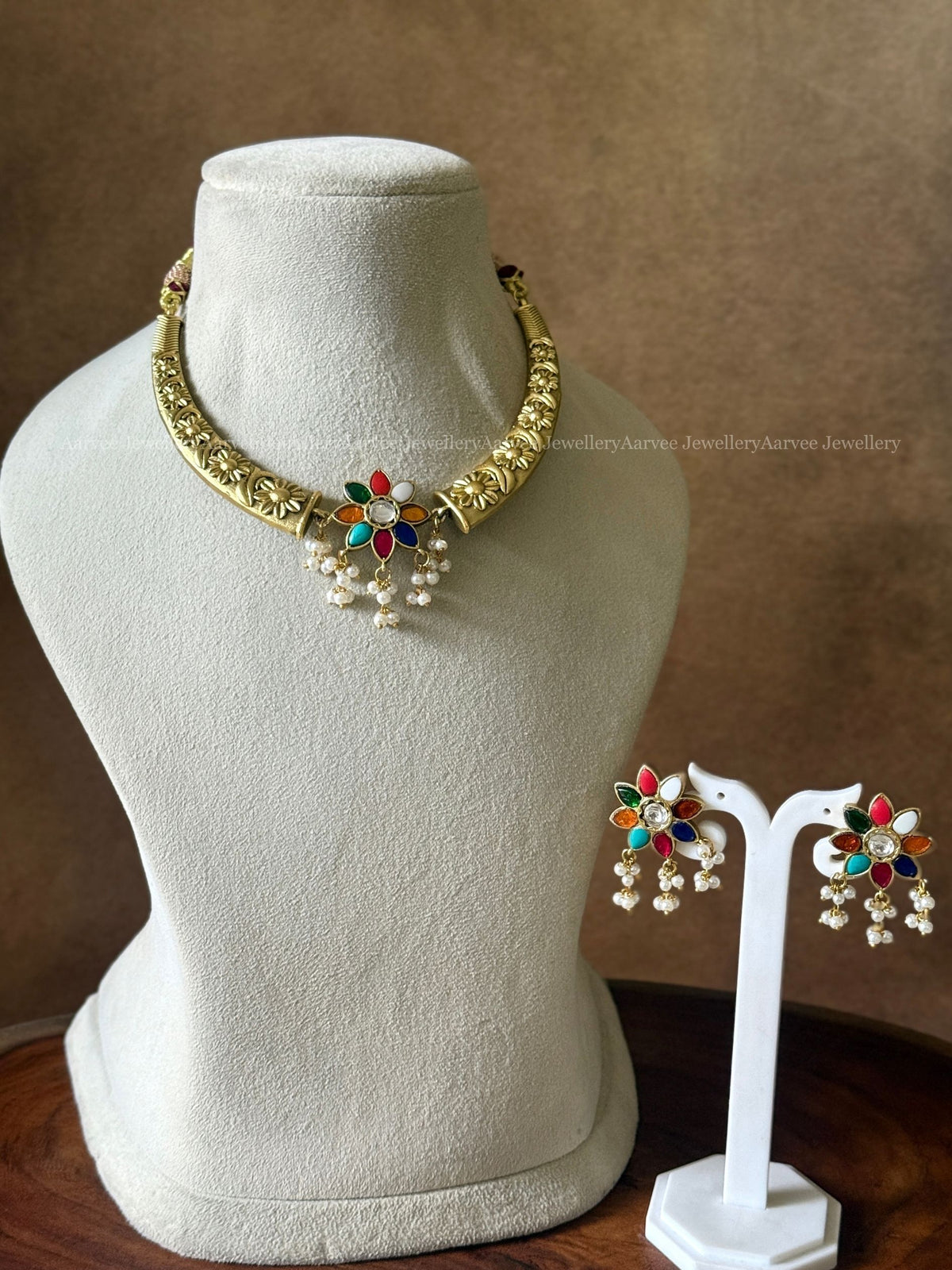 JADAU KUNDAN GOLD TONE KANTI NECKLACE SET WITH NAVARATHNA STONE FLORAL PENDANT