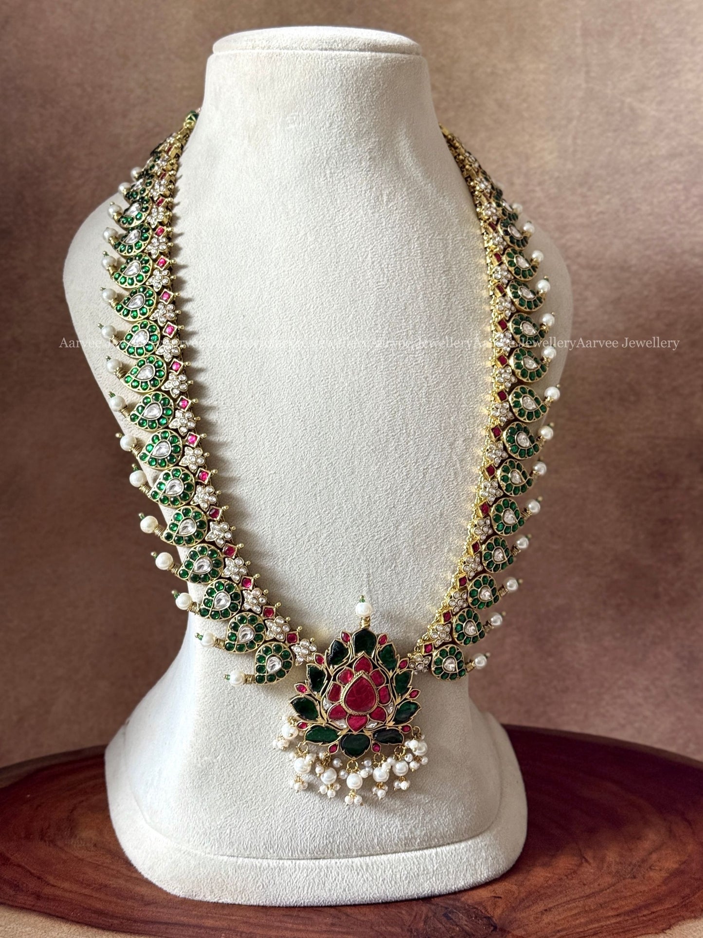 JADAU KUNDAN GREEN STONE MANGO HARAM WITH LOTUS PENDANT IN PEARLS