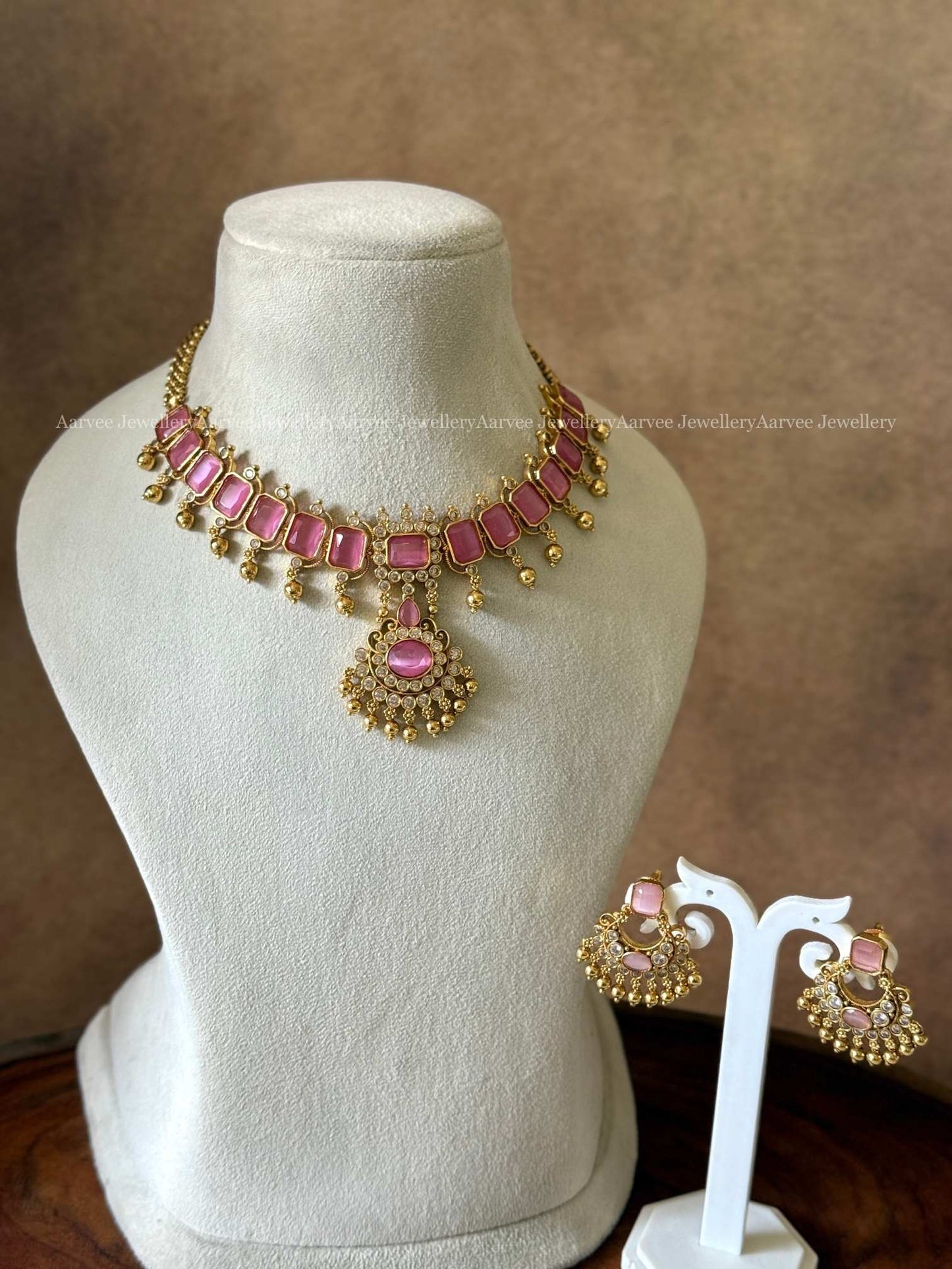 PASTEL PINK STONE NECKLACE SET WITH GOLD BEADS