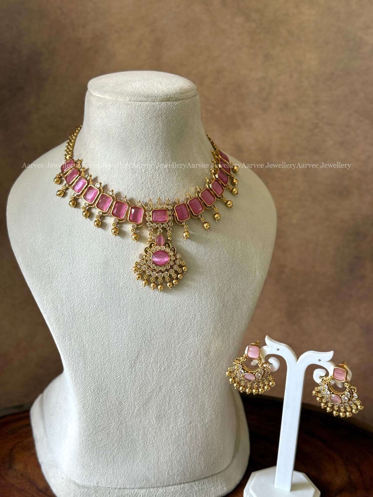 PASTEL PINK STONE NECKLACE SET WITH GOLD BEADS