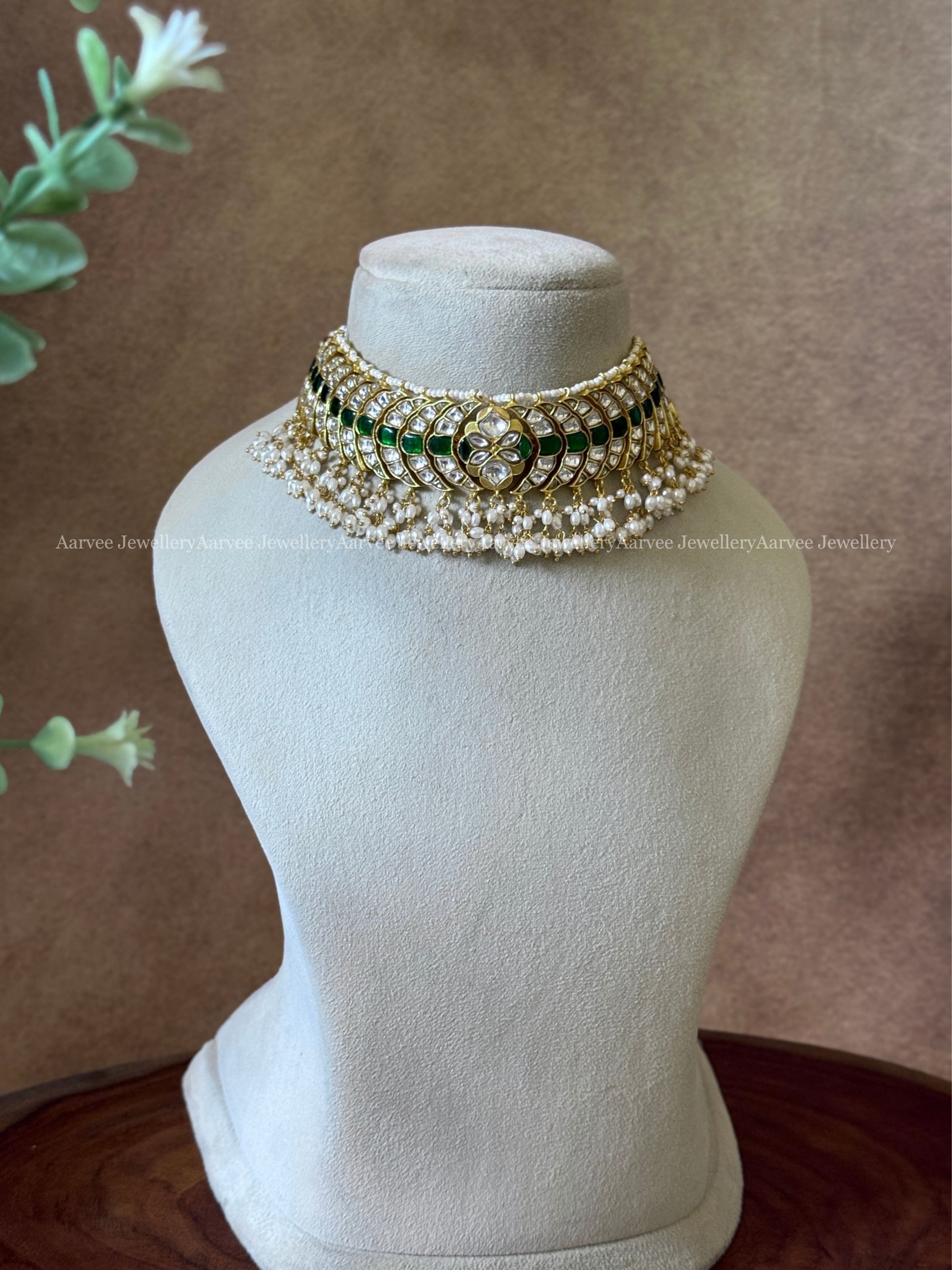 JADAU KUNDAN CHOKER WITH WHITE & GREEN STONES AND RICE PEARLS
