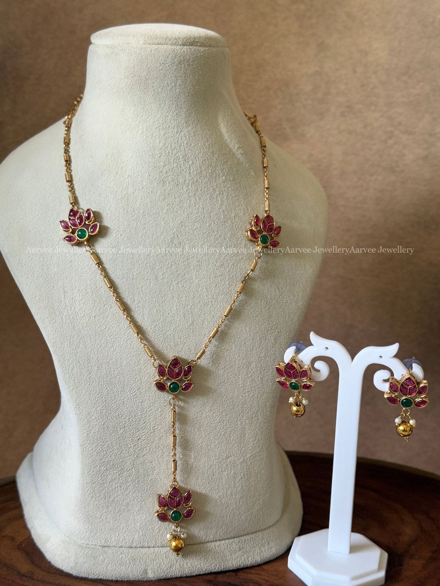 CLEARANCE - LOTUS CHAIN SET